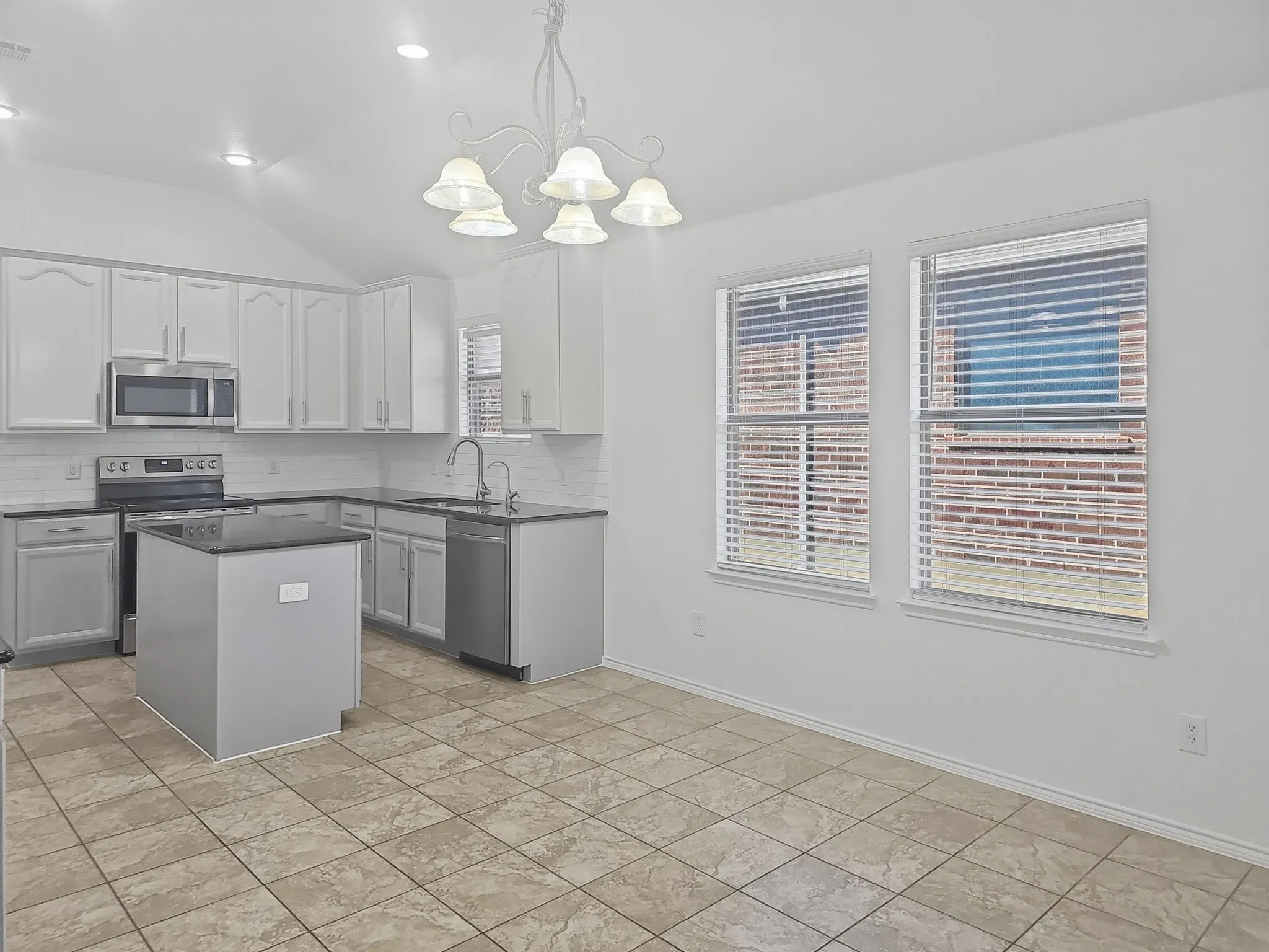 Single Family Residence For Sale in Denton County , 3321 Capetown Drive, Denton, Texas 76208, 4 Bedroom, 2 Bathroom, 2 Garage spaces, 2,161 Sqft, built in 2010, Preowned, mls#21200050, Real Estate Agent in Denton, Homes For Sale in Denton county, Homes For Sale in Denton, Realtor in Denton Texas, Real Estate Brokerage Independent Realty Texas, Luminita Cordes Realtor