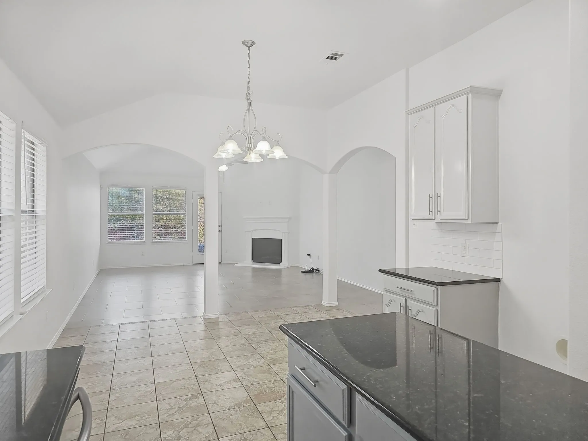 Single Family Residence For Sale in Denton County , 3321 Capetown Drive, Denton, Texas 76208, 4 Bedroom, 2 Bathroom, 2 Garage spaces, 2,161 Sqft, built in 2010, Preowned, mls#21200050, Real Estate Agent in Denton, Homes For Sale in Denton county, Homes For Sale in Denton, Realtor in Denton Texas, Real Estate Brokerage Independent Realty Texas, Luminita Cordes Realtor