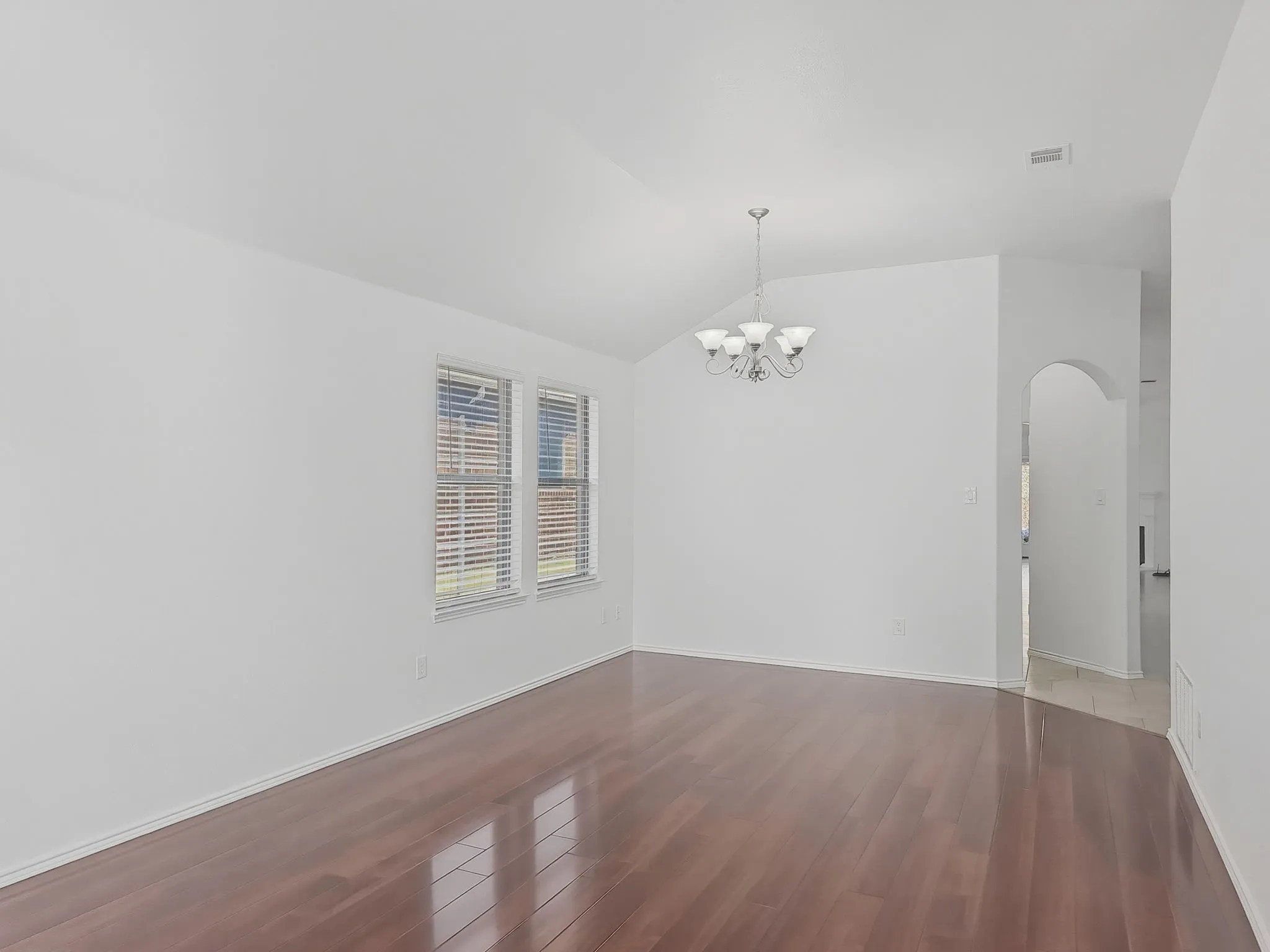 Single Family Residence For Sale in Denton County , 3321 Capetown Drive, Denton, Texas 76208, 4 Bedroom, 2 Bathroom, 2 Garage spaces, 2,161 Sqft, built in 2010, Preowned, mls#21200050, Real Estate Agent in Denton, Homes For Sale in Denton county, Homes For Sale in Denton, Realtor in Denton Texas, Real Estate Brokerage Independent Realty Texas, Luminita Cordes Realtor