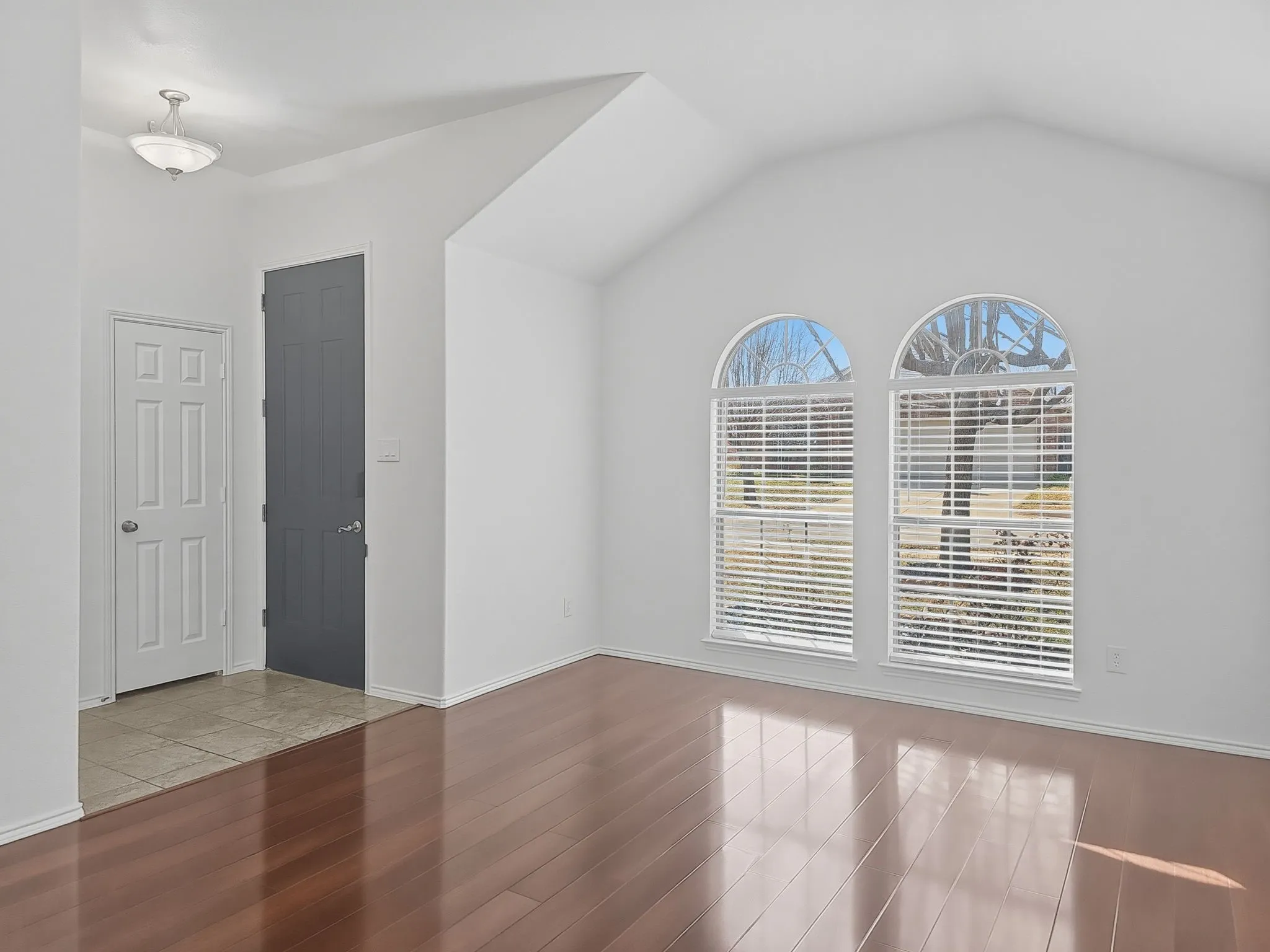 Single Family Residence For Sale in Denton County , 3321 Capetown Drive, Denton, Texas 76208, 4 Bedroom, 2 Bathroom, 2 Garage spaces, 2,161 Sqft, built in 2010, Preowned, mls#21200050, Real Estate Agent in Denton, Homes For Sale in Denton county, Homes For Sale in Denton, Realtor in Denton Texas, Real Estate Brokerage Independent Realty Texas, Luminita Cordes Realtor