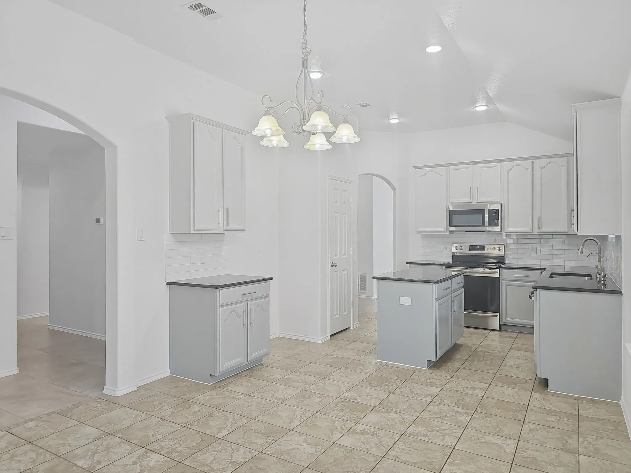 Single Family Residence For Sale in Denton County , 3321 Capetown Drive, Denton, Texas 76208, 4 Bedroom, 2 Bathroom, 2 Garage spaces, 2,161 Sqft, built in 2010, Preowned, mls#21200050, Real Estate Agent in Denton, Homes For Sale in Denton county, Homes For Sale in Denton, Realtor in Denton Texas, Real Estate Brokerage Independent Realty Texas, Luminita Cordes Realtor