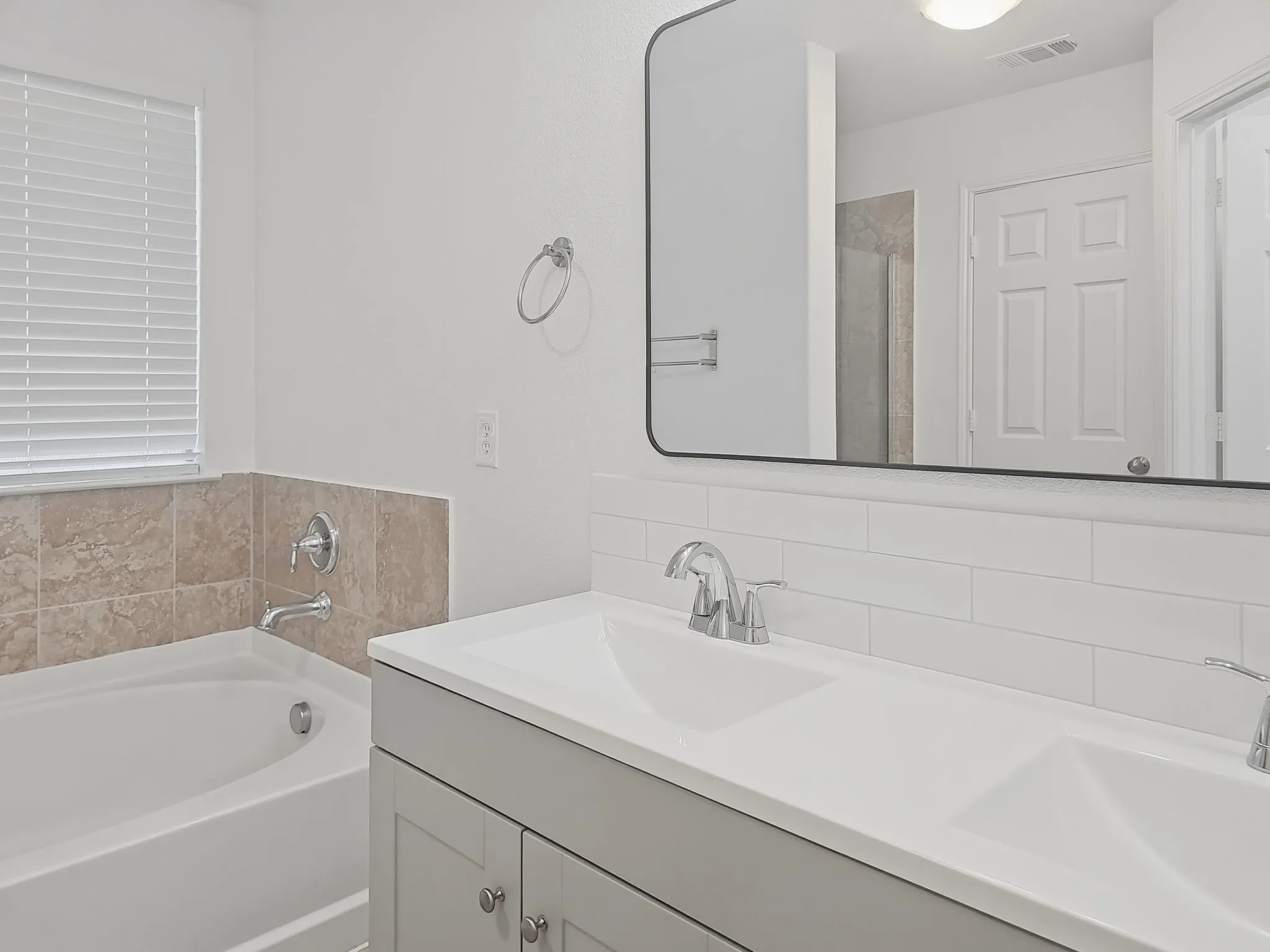 Single Family Residence For Sale in Denton County , 3321 Capetown Drive, Denton, Texas 76208, 4 Bedroom, 2 Bathroom, 2 Garage spaces, 2,161 Sqft, built in 2010, Preowned, mls#21200050, Real Estate Agent in Denton, Homes For Sale in Denton county, Homes For Sale in Denton, Realtor in Denton Texas, Real Estate Brokerage Independent Realty Texas, Luminita Cordes Realtor