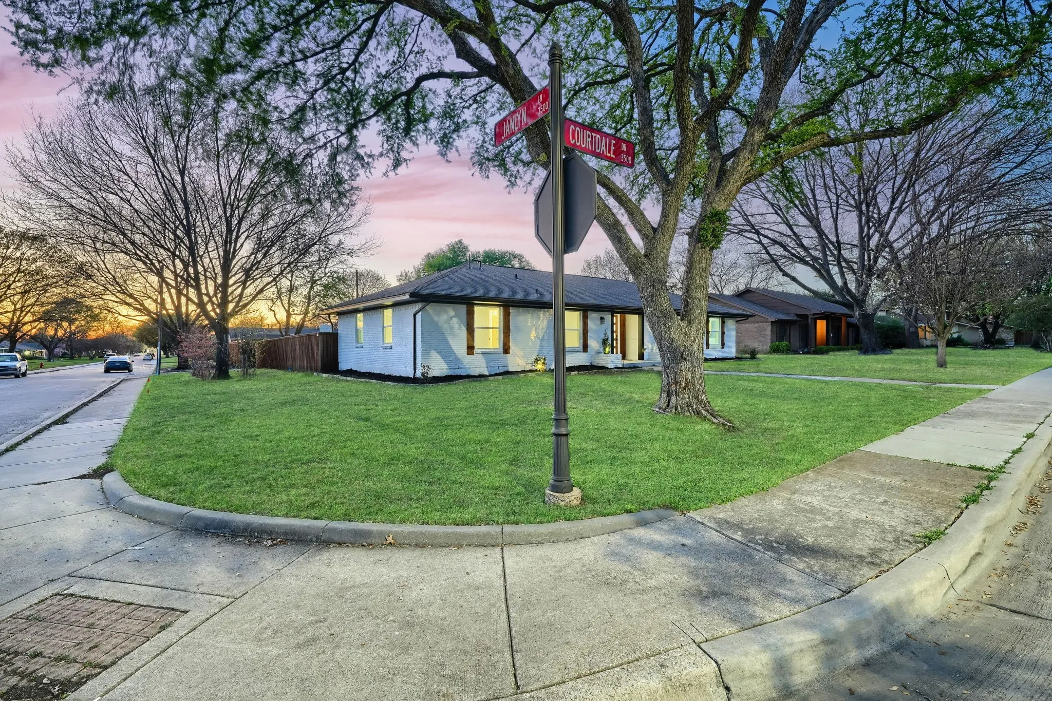 Single Family Residence For Sale in Dallas County , 3525 Courtdale Drive, Farmers Branch, Texas 75234, 4 Bedroom, 3 Bathroom, 2 Garage spaces, 2,575 Sqft, built in 1965, mls#21205562, Real Estate Agent in Farmers Branch, Homes For Sale in Dallas county, Homes For Sale in Farmers Branch, Realtor in Farmers Branch Texas, Real Estate Brokerage Independent Realty Texas, Luminita Cordes Realtor
