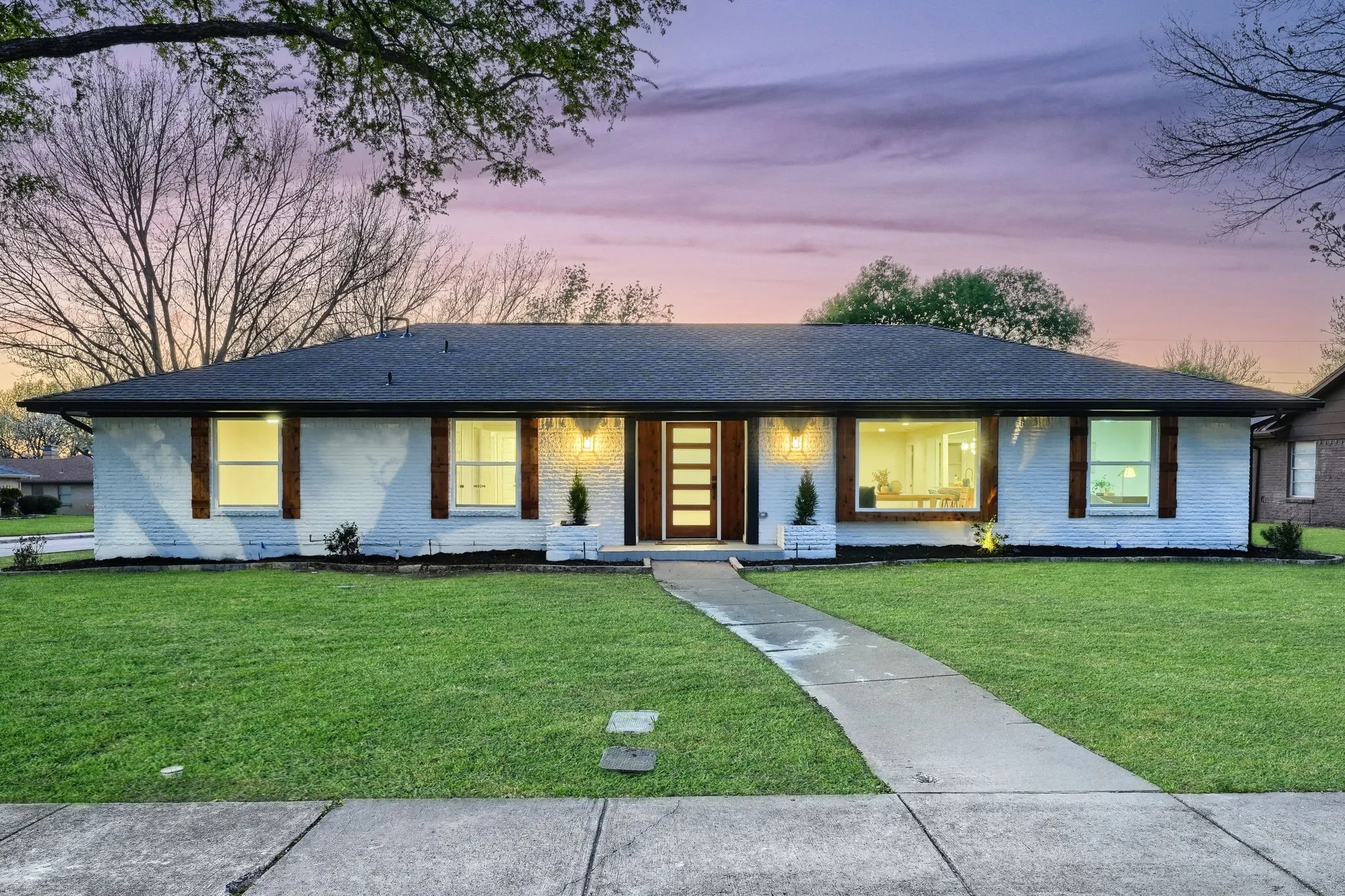 Single Family Residence For Sale in Dallas County , 3525 Courtdale Drive, Farmers Branch, Texas 75234, 4 Bedroom, 3 Bathroom, 2 Garage spaces, 2,575 Sqft, built in 1965, mls#21205562, Real Estate Agent in Farmers Branch, Homes For Sale in Dallas county, Homes For Sale in Farmers Branch, Realtor in Farmers Branch Texas, Real Estate Brokerage Independent Realty Texas, Luminita Cordes Realtor