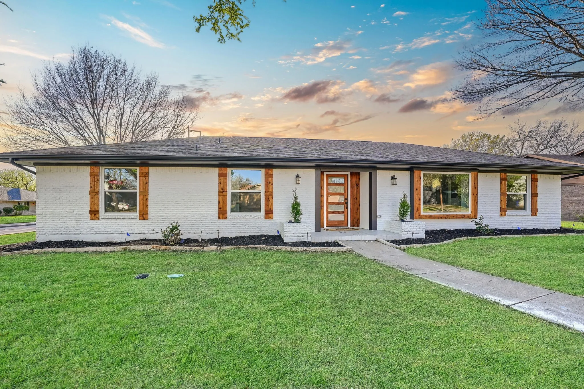 Single Family Residence For Sale in Dallas County , 3525 Courtdale Drive, Farmers Branch, Texas 75234, 4 Bedroom, 3 Bathroom, 2 Garage spaces, 2,575 Sqft, built in 1965, mls#21205562, Real Estate Agent in Farmers Branch, Homes For Sale in Dallas county, Homes For Sale in Farmers Branch, Realtor in Farmers Branch Texas, Real Estate Brokerage Independent Realty Texas, Luminita Cordes Realtor