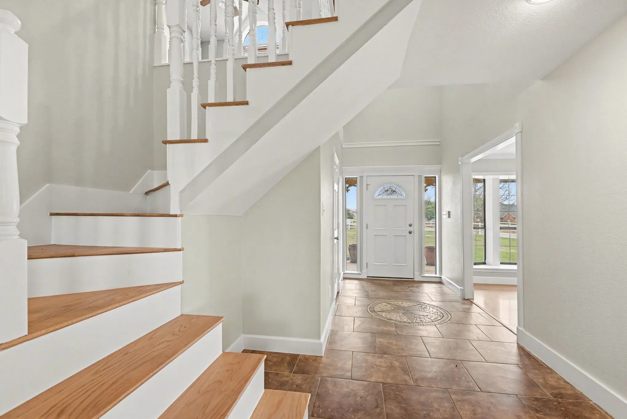 Single Family Residence For Sale in Tarrant County , 10101 Round Hill Road, Fort Worth, Texas 76131, 4 Bedroom, 5 Bathroom, Garage spaces, 3,630 Sqft, built in 1998, Preowned, mls#21208112, Real Estate Agent in Fort Worth, Homes For Sale in Tarrant county, Homes For Sale in Fort Worth, Realtor in Fort Worth Texas, Real Estate Brokerage Independent Realty Texas, Luminita Cordes Realtor