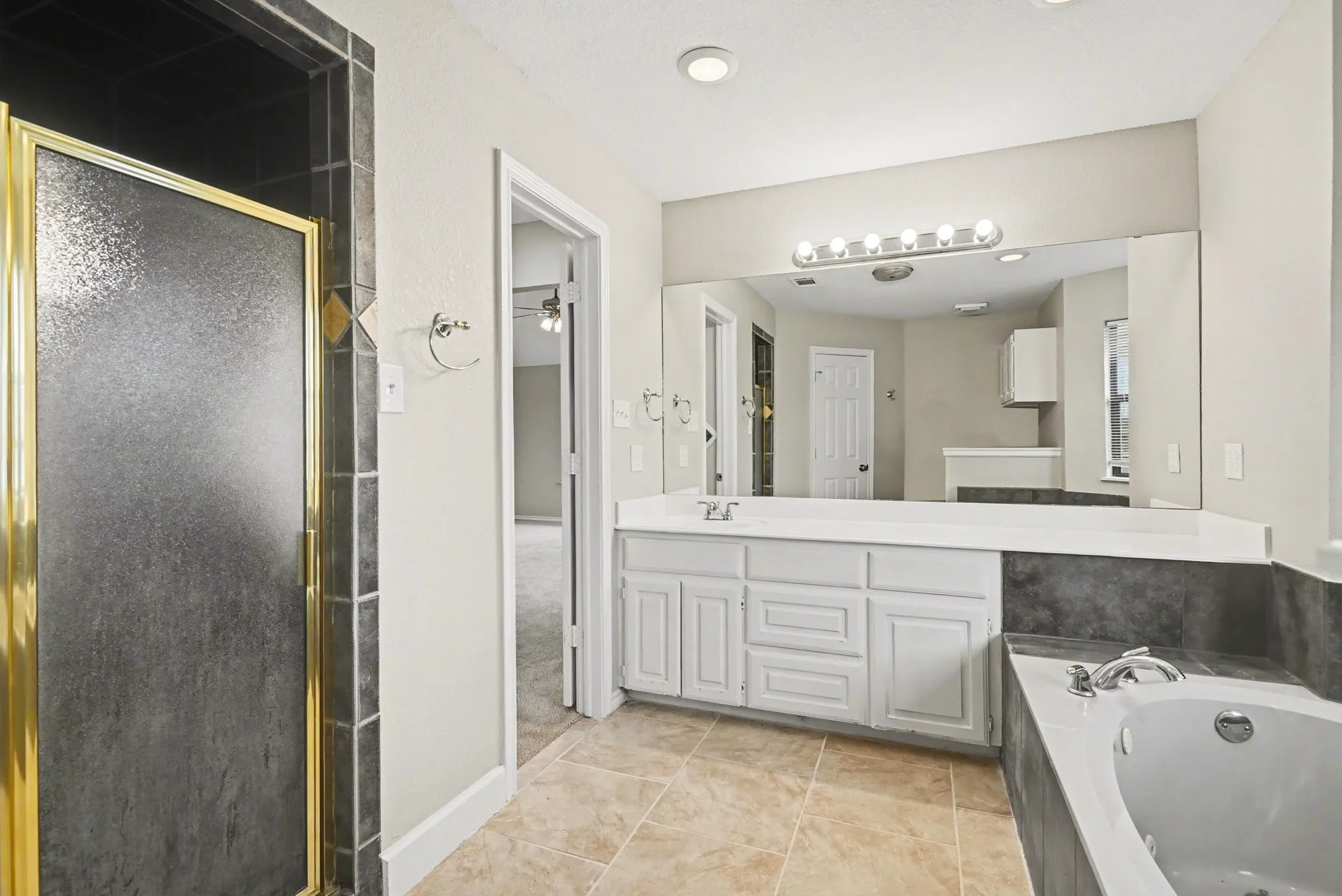 Single Family Residence For Sale in Tarrant County , 10101 Round Hill Road, Fort Worth, Texas 76131, 4 Bedroom, 5 Bathroom, Garage spaces, 3,630 Sqft, built in 1998, Preowned, mls#21208112, Real Estate Agent in Fort Worth, Homes For Sale in Tarrant county, Homes For Sale in Fort Worth, Realtor in Fort Worth Texas, Real Estate Brokerage Independent Realty Texas, Luminita Cordes Realtor