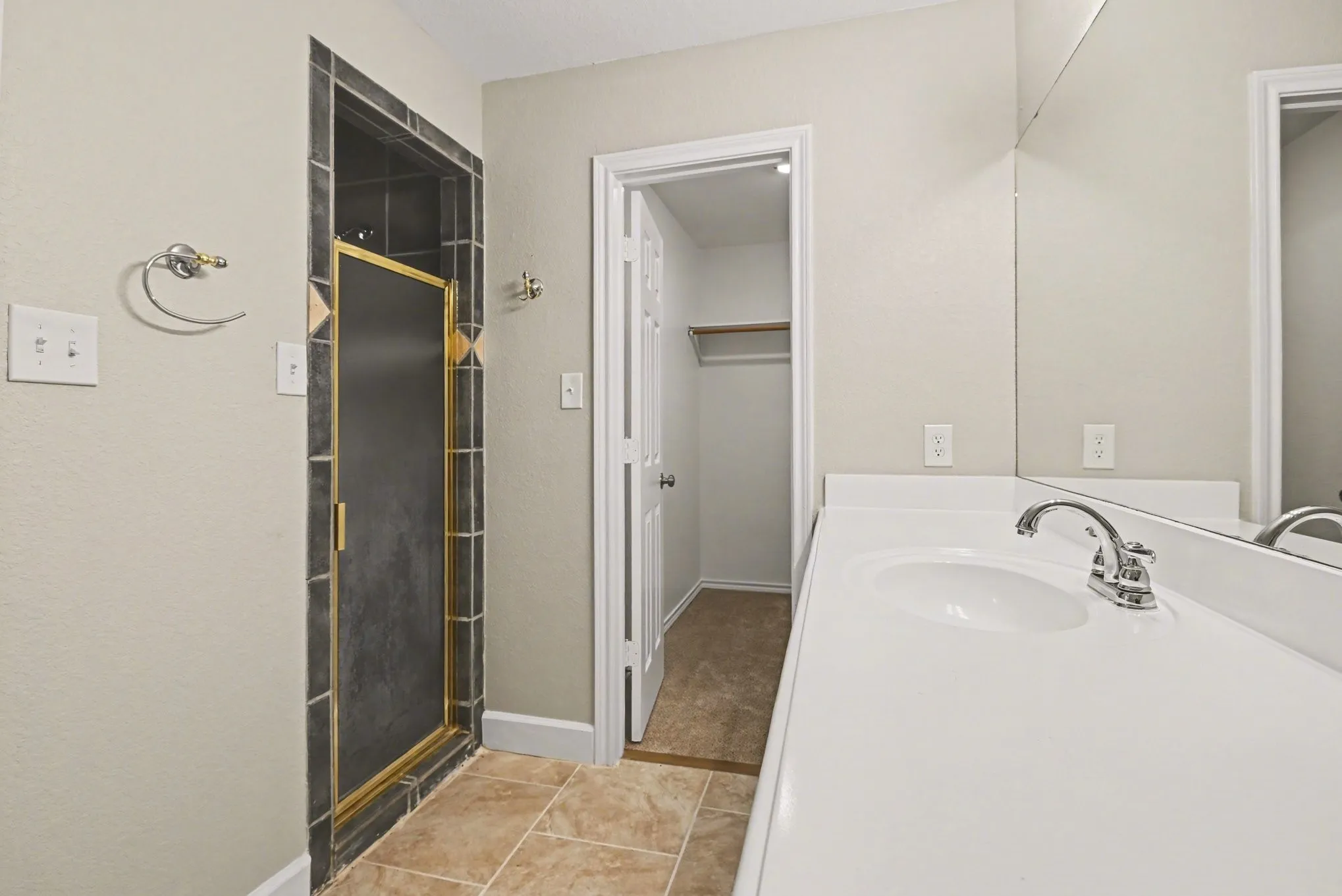 Single Family Residence For Sale in Tarrant County , 10101 Round Hill Road, Fort Worth, Texas 76131, 4 Bedroom, 5 Bathroom, Garage spaces, 3,630 Sqft, built in 1998, Preowned, mls#21208112, Real Estate Agent in Fort Worth, Homes For Sale in Tarrant county, Homes For Sale in Fort Worth, Realtor in Fort Worth Texas, Real Estate Brokerage Independent Realty Texas, Luminita Cordes Realtor