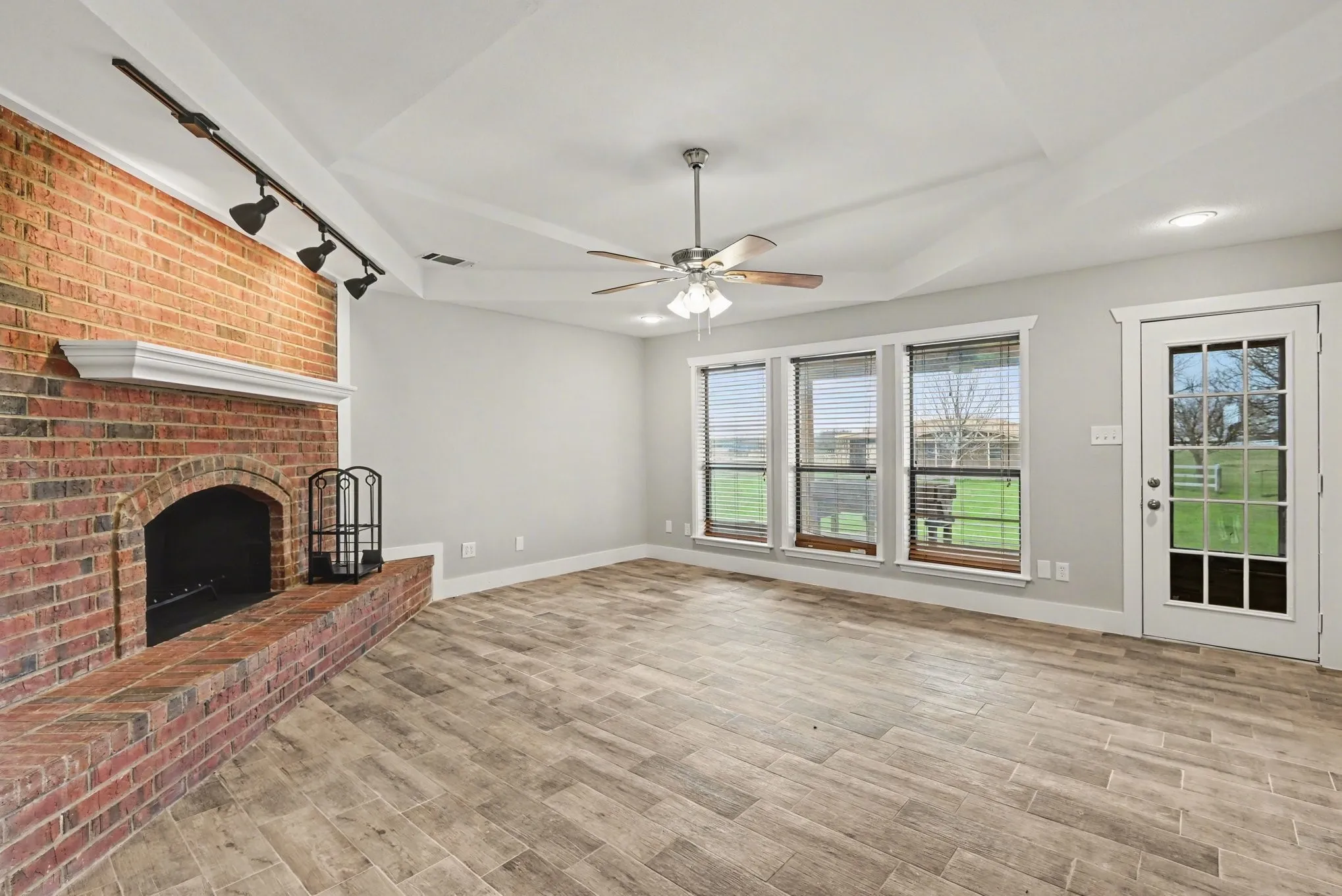 Single Family Residence For Sale in Tarrant County , 10101 Round Hill Road, Fort Worth, Texas 76131, 4 Bedroom, 5 Bathroom, Garage spaces, 3,630 Sqft, built in 1998, Preowned, mls#21208112, Real Estate Agent in Fort Worth, Homes For Sale in Tarrant county, Homes For Sale in Fort Worth, Realtor in Fort Worth Texas, Real Estate Brokerage Independent Realty Texas, Luminita Cordes Realtor