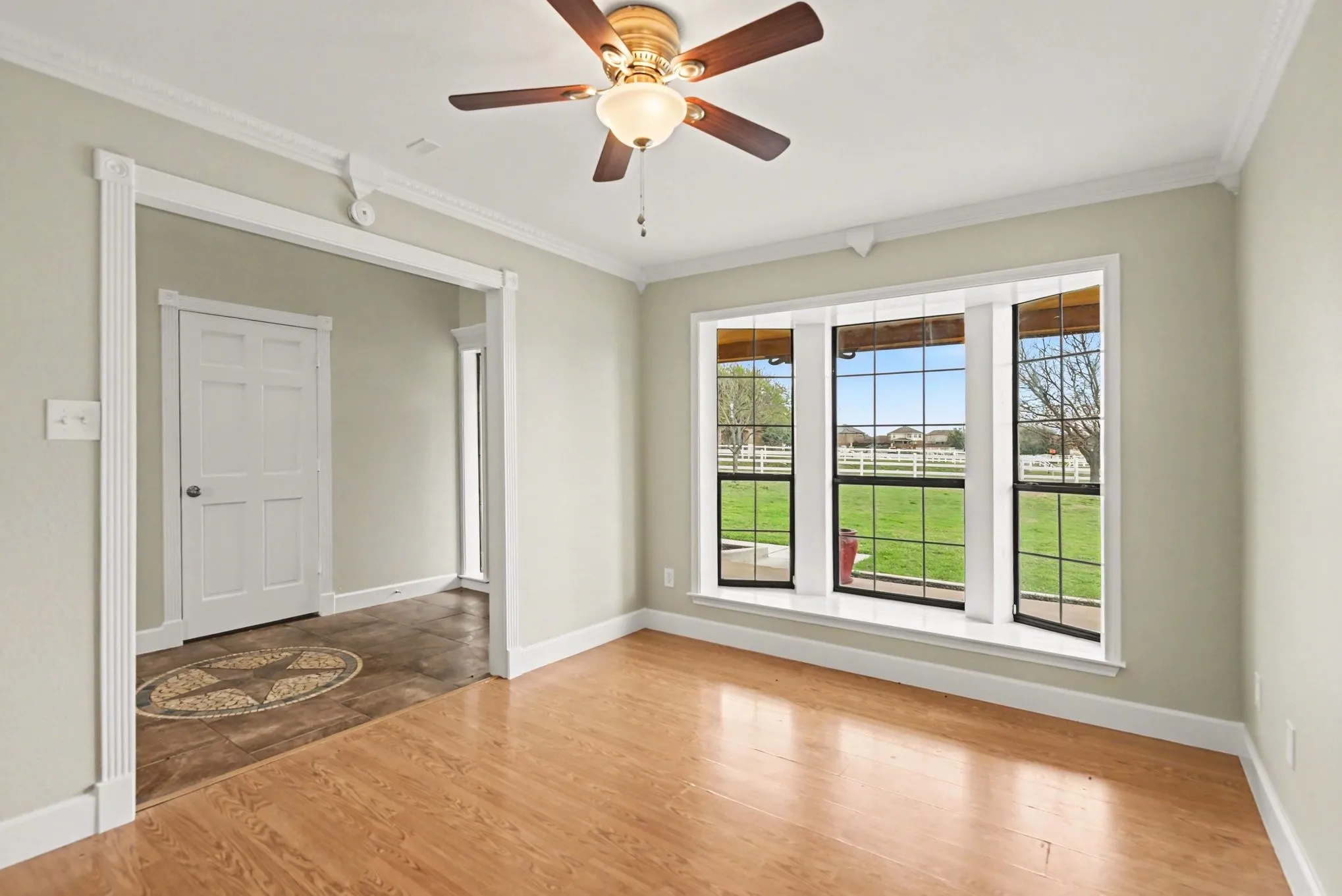 Single Family Residence For Sale in Tarrant County , 10101 Round Hill Road, Fort Worth, Texas 76131, 4 Bedroom, 5 Bathroom, Garage spaces, 3,630 Sqft, built in 1998, Preowned, mls#21208112, Real Estate Agent in Fort Worth, Homes For Sale in Tarrant county, Homes For Sale in Fort Worth, Realtor in Fort Worth Texas, Real Estate Brokerage Independent Realty Texas, Luminita Cordes Realtor