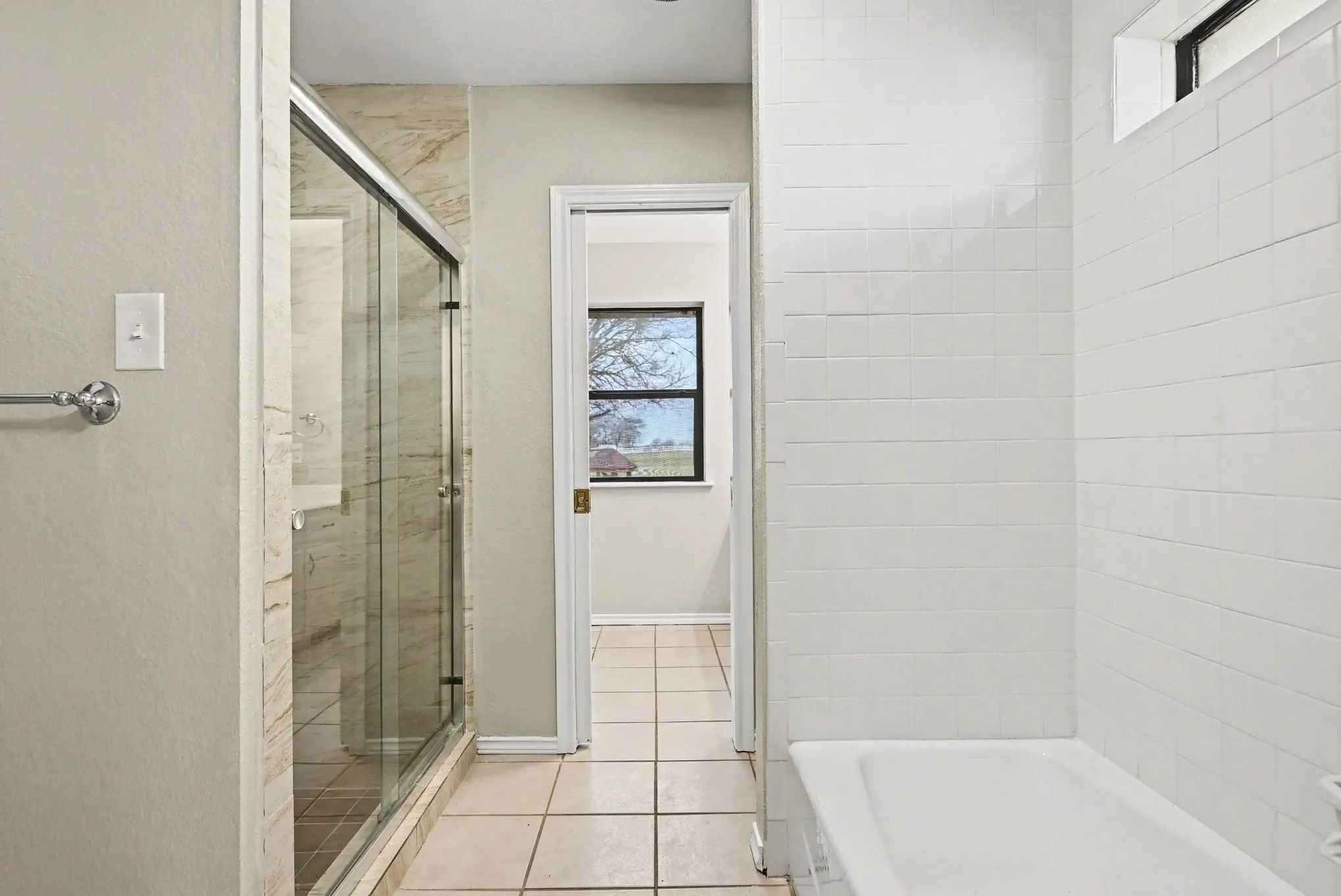 Single Family Residence For Sale in Tarrant County , 10101 Round Hill Road, Fort Worth, Texas 76131, 4 Bedroom, 5 Bathroom, Garage spaces, 3,630 Sqft, built in 1998, Preowned, mls#21208112, Real Estate Agent in Fort Worth, Homes For Sale in Tarrant county, Homes For Sale in Fort Worth, Realtor in Fort Worth Texas, Real Estate Brokerage Independent Realty Texas, Luminita Cordes Realtor