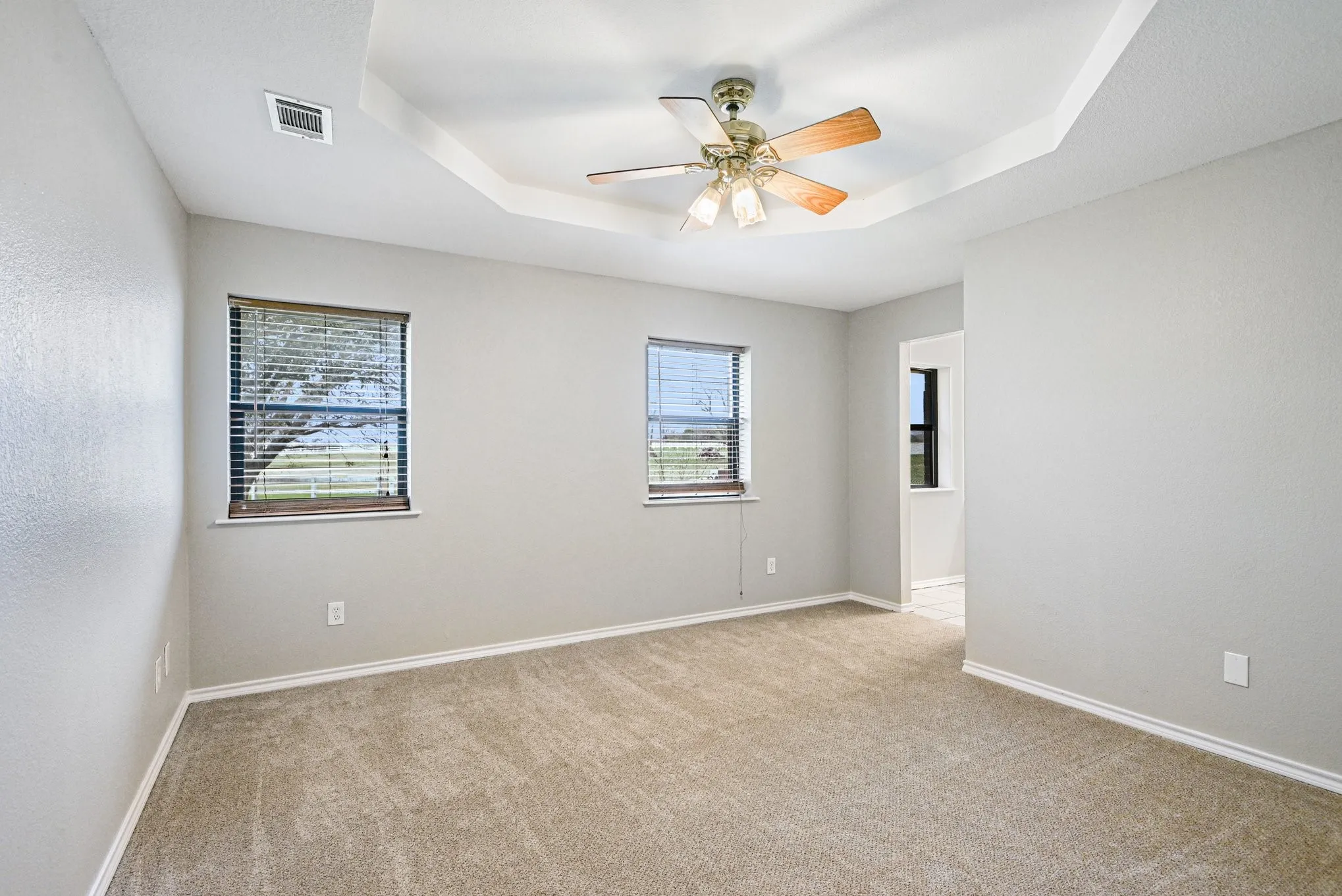 Single Family Residence For Sale in Tarrant County , 10101 Round Hill Road, Fort Worth, Texas 76131, 4 Bedroom, 5 Bathroom, Garage spaces, 3,630 Sqft, built in 1998, Preowned, mls#21208112, Real Estate Agent in Fort Worth, Homes For Sale in Tarrant county, Homes For Sale in Fort Worth, Realtor in Fort Worth Texas, Real Estate Brokerage Independent Realty Texas, Luminita Cordes Realtor