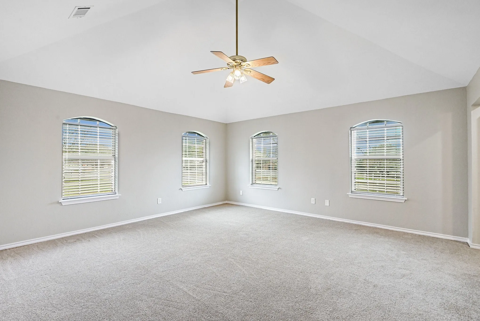 Single Family Residence For Sale in Tarrant County , 10101 Round Hill Road, Fort Worth, Texas 76131, 4 Bedroom, 5 Bathroom, Garage spaces, 3,630 Sqft, built in 1998, Preowned, mls#21208112, Real Estate Agent in Fort Worth, Homes For Sale in Tarrant county, Homes For Sale in Fort Worth, Realtor in Fort Worth Texas, Real Estate Brokerage Independent Realty Texas, Luminita Cordes Realtor