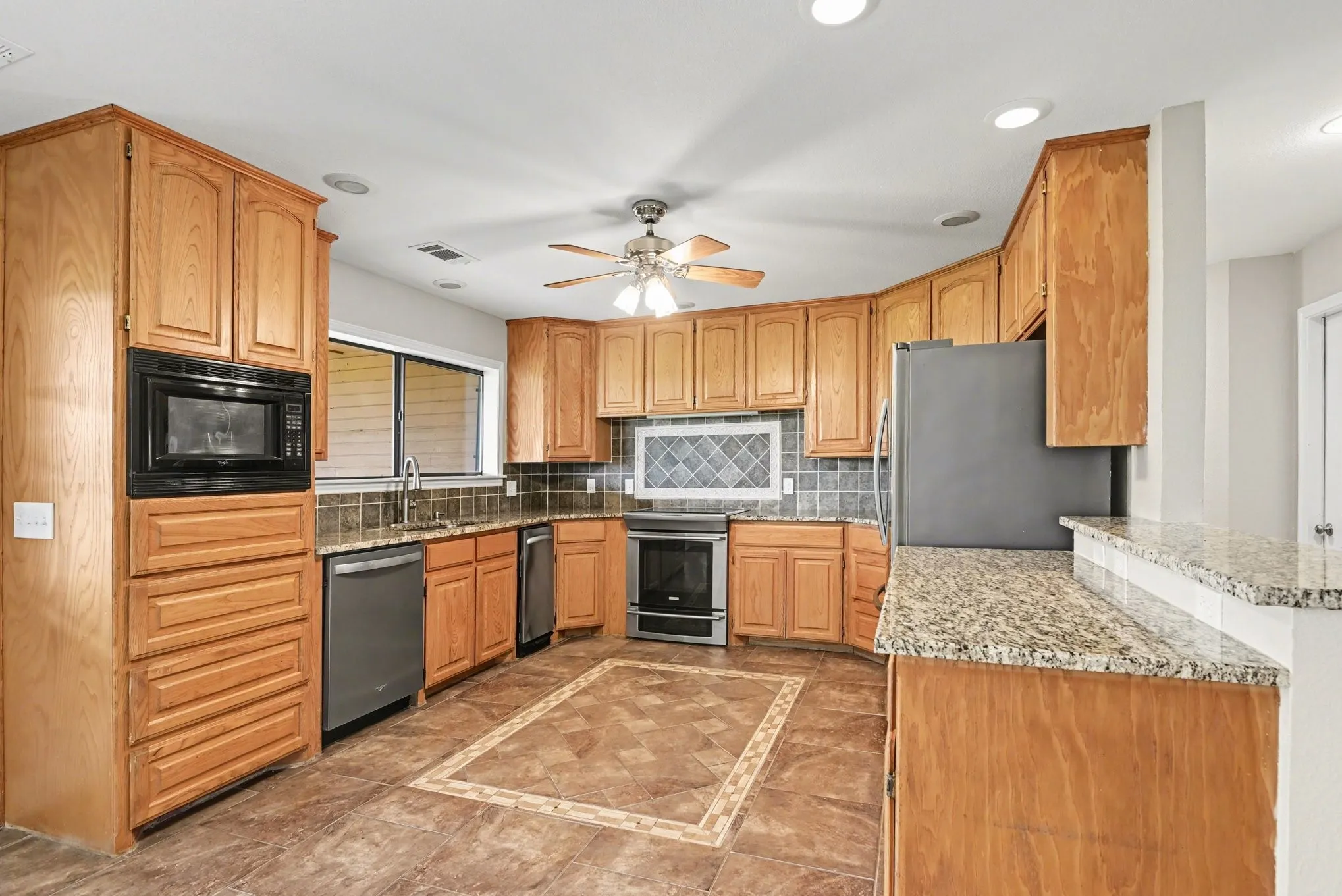 Single Family Residence For Sale in Tarrant County , 10101 Round Hill Road, Fort Worth, Texas 76131, 4 Bedroom, 5 Bathroom, Garage spaces, 3,630 Sqft, built in 1998, Preowned, mls#21208112, Real Estate Agent in Fort Worth, Homes For Sale in Tarrant county, Homes For Sale in Fort Worth, Realtor in Fort Worth Texas, Real Estate Brokerage Independent Realty Texas, Luminita Cordes Realtor