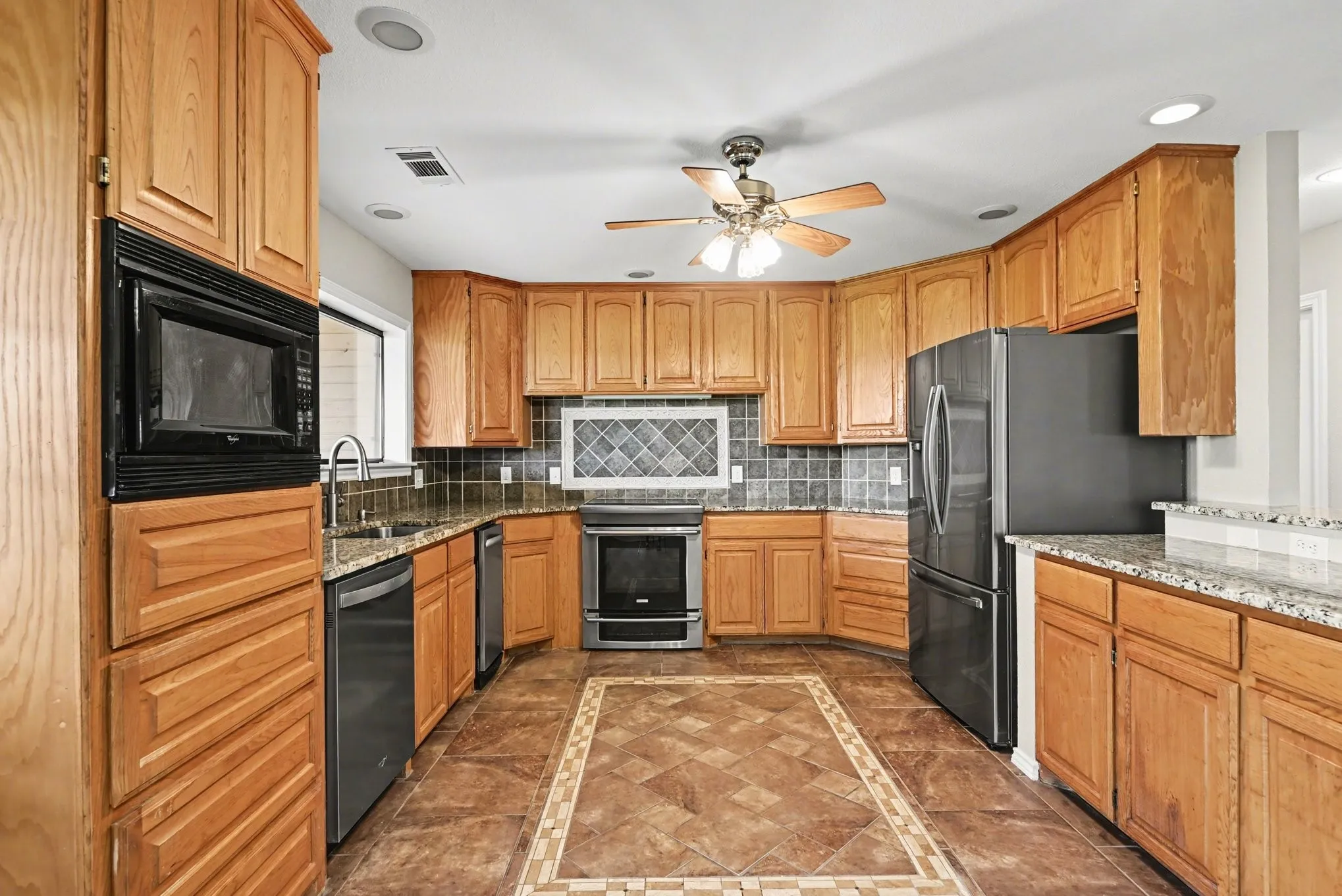 Single Family Residence For Sale in Tarrant County , 10101 Round Hill Road, Fort Worth, Texas 76131, 4 Bedroom, 5 Bathroom, Garage spaces, 3,630 Sqft, built in 1998, Preowned, mls#21208112, Real Estate Agent in Fort Worth, Homes For Sale in Tarrant county, Homes For Sale in Fort Worth, Realtor in Fort Worth Texas, Real Estate Brokerage Independent Realty Texas, Luminita Cordes Realtor