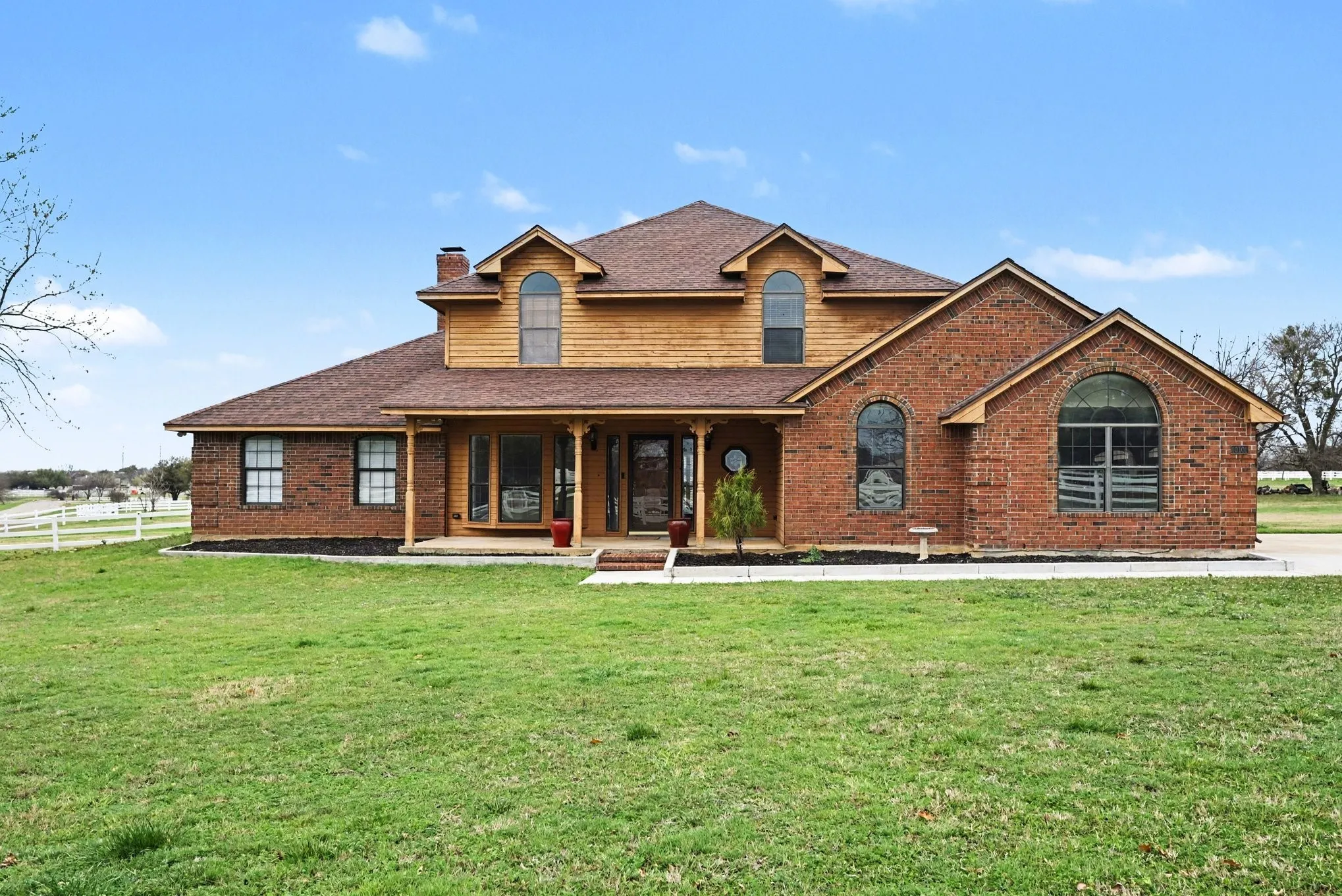 Single Family Residence For Sale in Tarrant County , 10101 Round Hill Road, Fort Worth, Texas 76131, 4 Bedroom, 5 Bathroom, Garage spaces, 3,630 Sqft, built in 1998, Preowned, mls#21208112, Real Estate Agent in Fort Worth, Homes For Sale in Tarrant county, Homes For Sale in Fort Worth, Realtor in Fort Worth Texas, Real Estate Brokerage Independent Realty Texas, Luminita Cordes Realtor