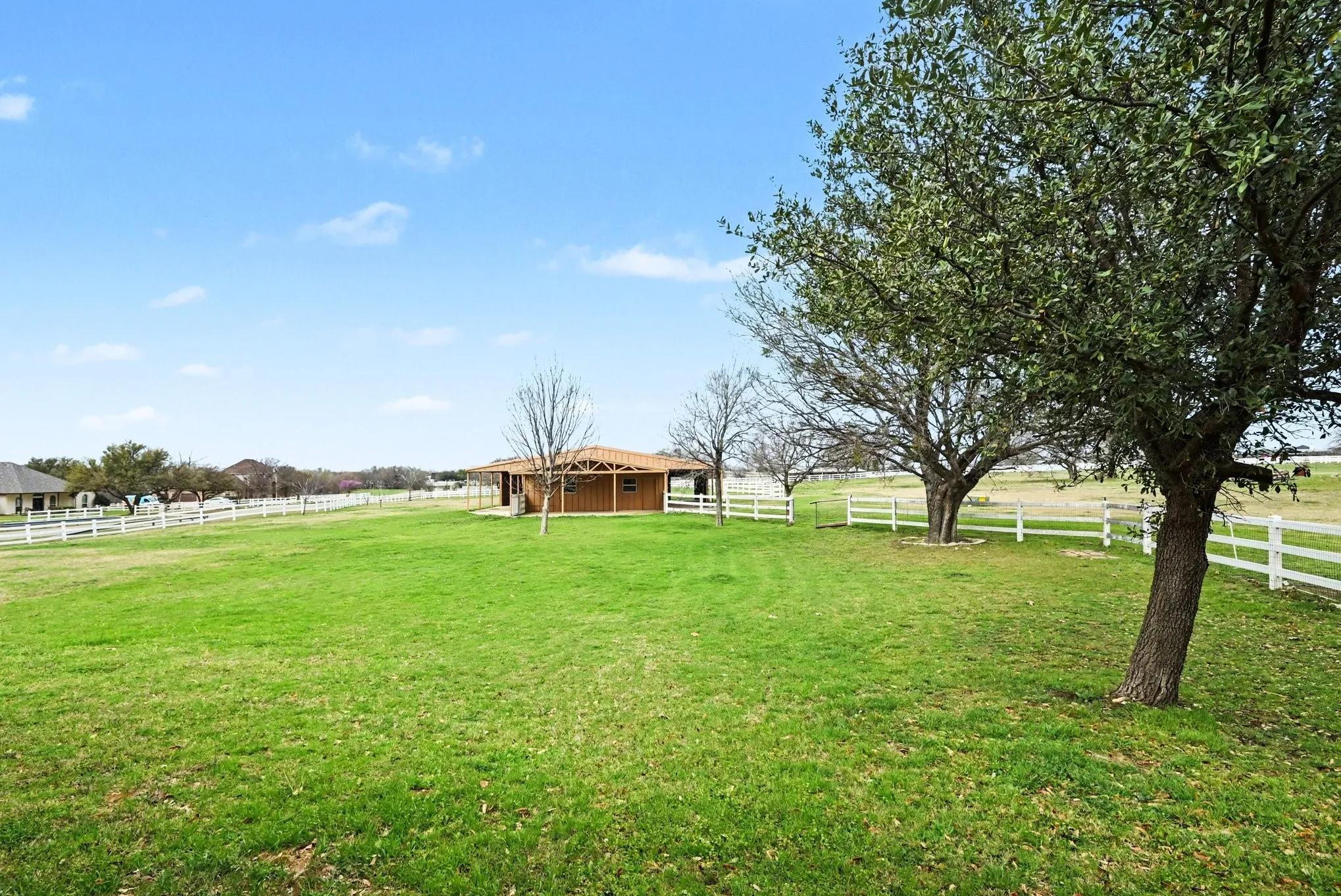 Single Family Residence For Sale in Tarrant County , 10101 Round Hill Road, Fort Worth, Texas 76131, 4 Bedroom, 5 Bathroom, Garage spaces, 3,630 Sqft, built in 1998, Preowned, mls#21208112, Real Estate Agent in Fort Worth, Homes For Sale in Tarrant county, Homes For Sale in Fort Worth, Realtor in Fort Worth Texas, Real Estate Brokerage Independent Realty Texas, Luminita Cordes Realtor