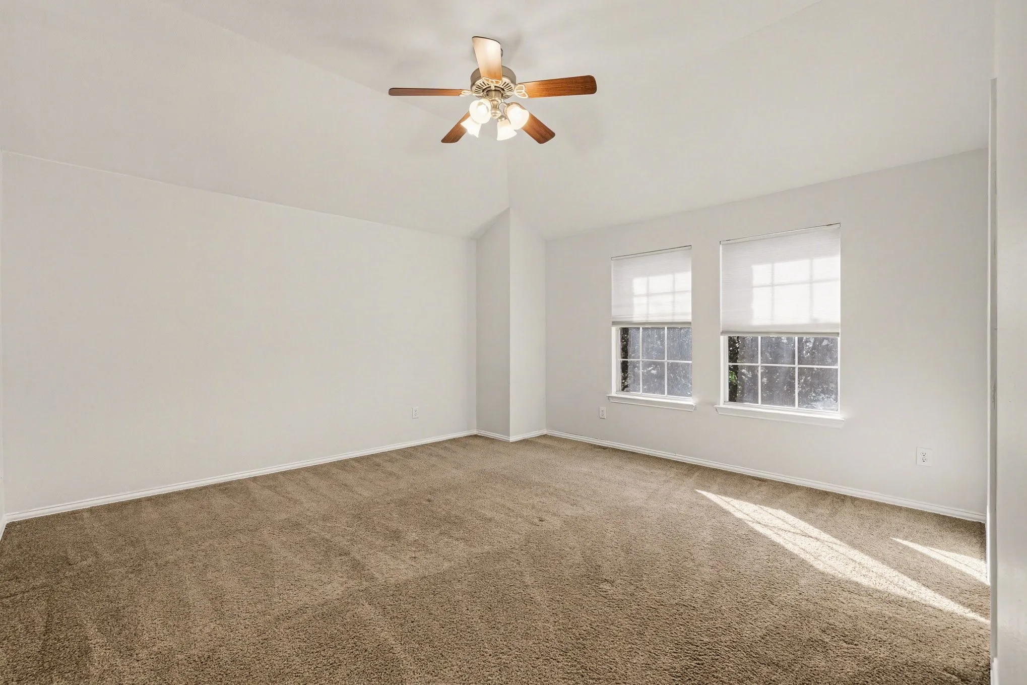 Single Family Residence For Sale in Denton County , 2109 Glen Manor Road, Corinth, Texas 76208, 5 Bedroom, 5 Bathroom, 3 Garage spaces, 4,261 Sqft, built in 2005, Preowned, mls#21208111, Real Estate Agent in Corinth, Homes For Sale in Denton county, Homes For Sale in Corinth, Realtor in Corinth Texas, Real Estate Brokerage Independent Realty Texas, Luminita Cordes Realtor