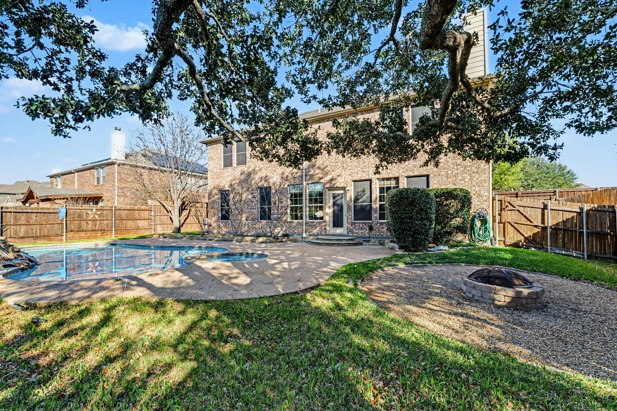 Single Family Residence For Sale in Denton County , 2109 Glen Manor Road, Corinth, Texas 76208, 5 Bedroom, 5 Bathroom, 3 Garage spaces, 4,261 Sqft, built in 2005, Preowned, mls#21208111, Real Estate Agent in Corinth, Homes For Sale in Denton county, Homes For Sale in Corinth, Realtor in Corinth Texas, Real Estate Brokerage Independent Realty Texas, Luminita Cordes Realtor