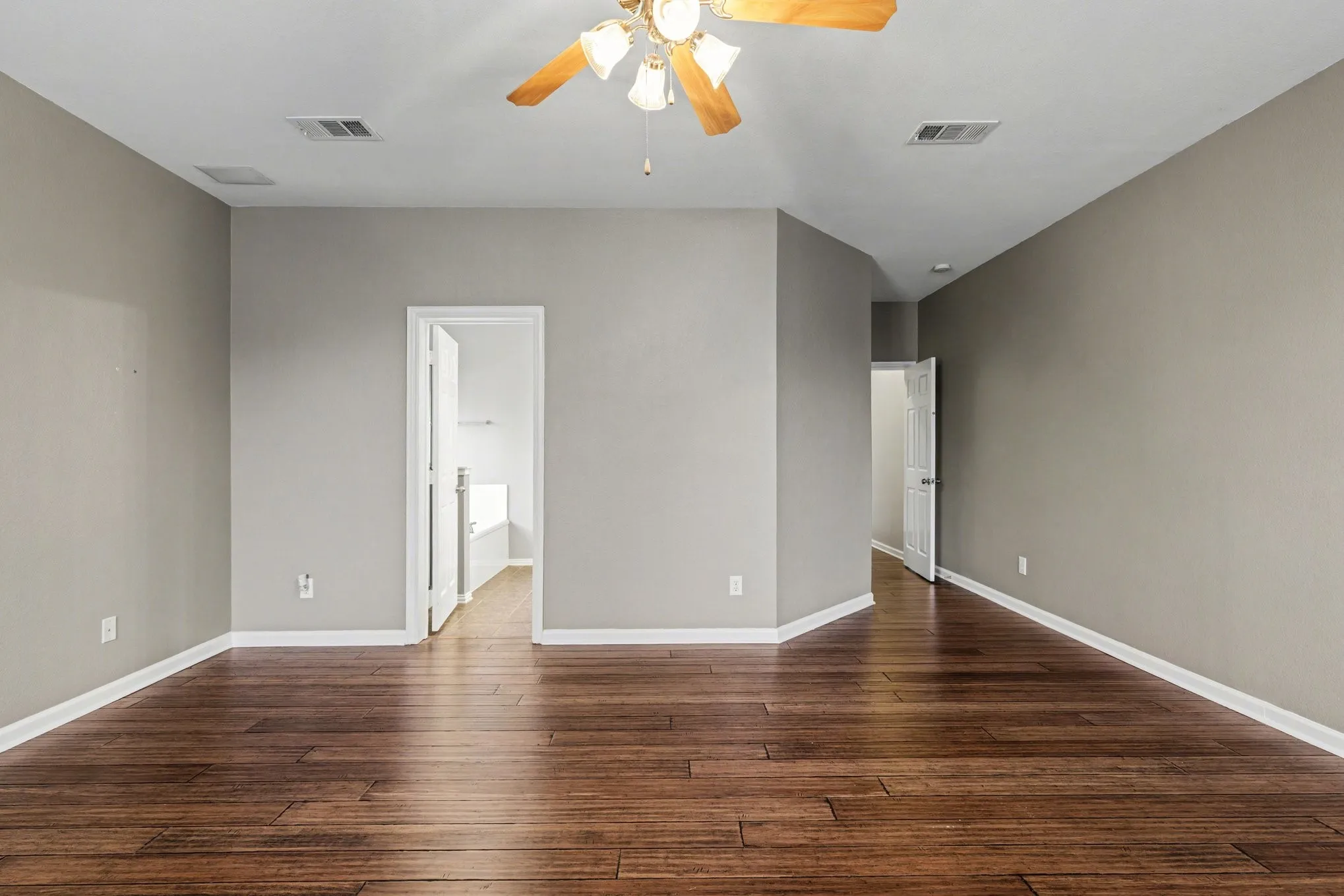 Single Family Residence For Sale in Denton County , 2109 Glen Manor Road, Corinth, Texas 76208, 5 Bedroom, 5 Bathroom, 3 Garage spaces, 4,261 Sqft, built in 2005, Preowned, mls#21208111, Real Estate Agent in Corinth, Homes For Sale in Denton county, Homes For Sale in Corinth, Realtor in Corinth Texas, Real Estate Brokerage Independent Realty Texas, Luminita Cordes Realtor