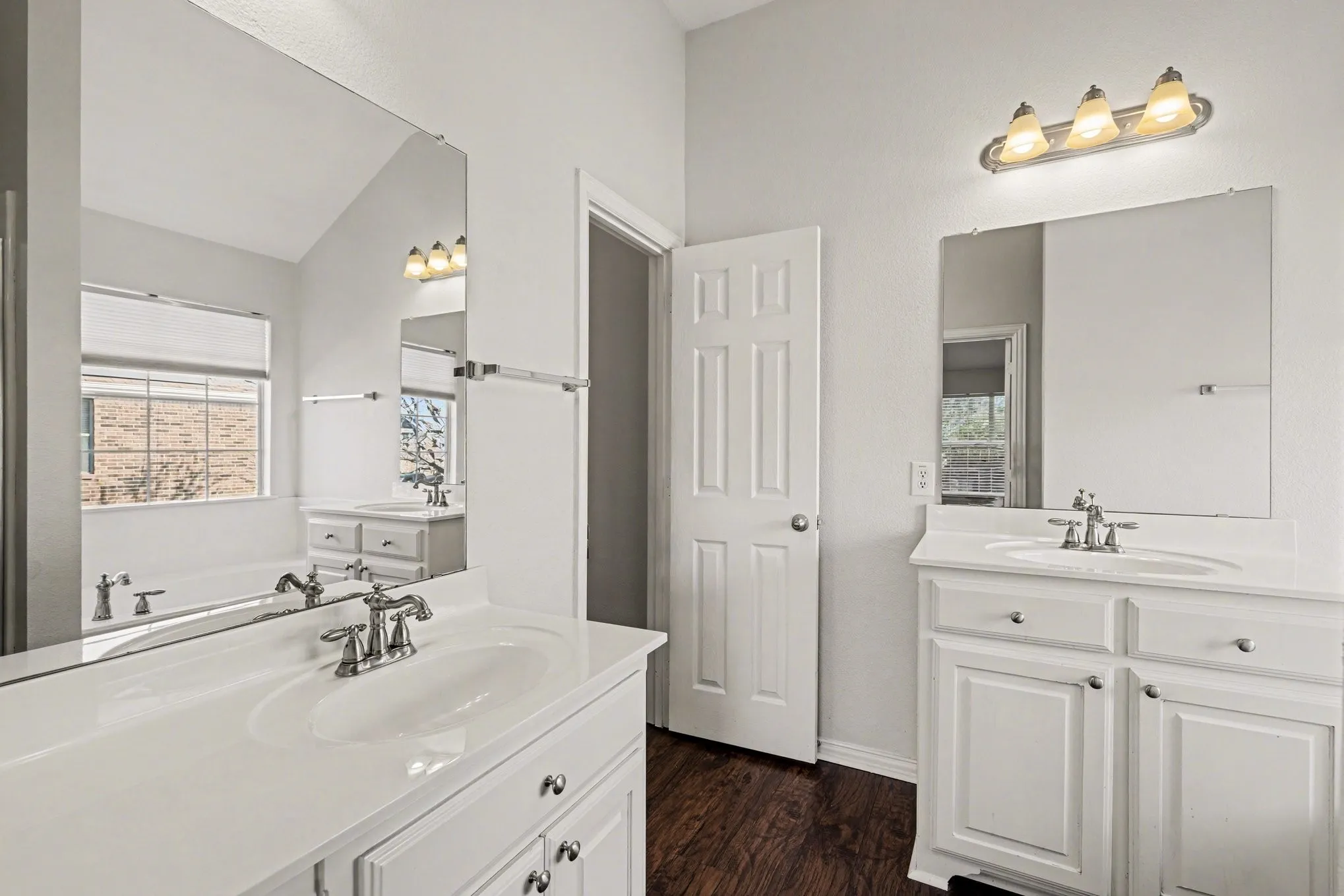 Single Family Residence For Sale in Denton County , 2109 Glen Manor Road, Corinth, Texas 76208, 5 Bedroom, 5 Bathroom, 3 Garage spaces, 4,261 Sqft, built in 2005, Preowned, mls#21208111, Real Estate Agent in Corinth, Homes For Sale in Denton county, Homes For Sale in Corinth, Realtor in Corinth Texas, Real Estate Brokerage Independent Realty Texas, Luminita Cordes Realtor