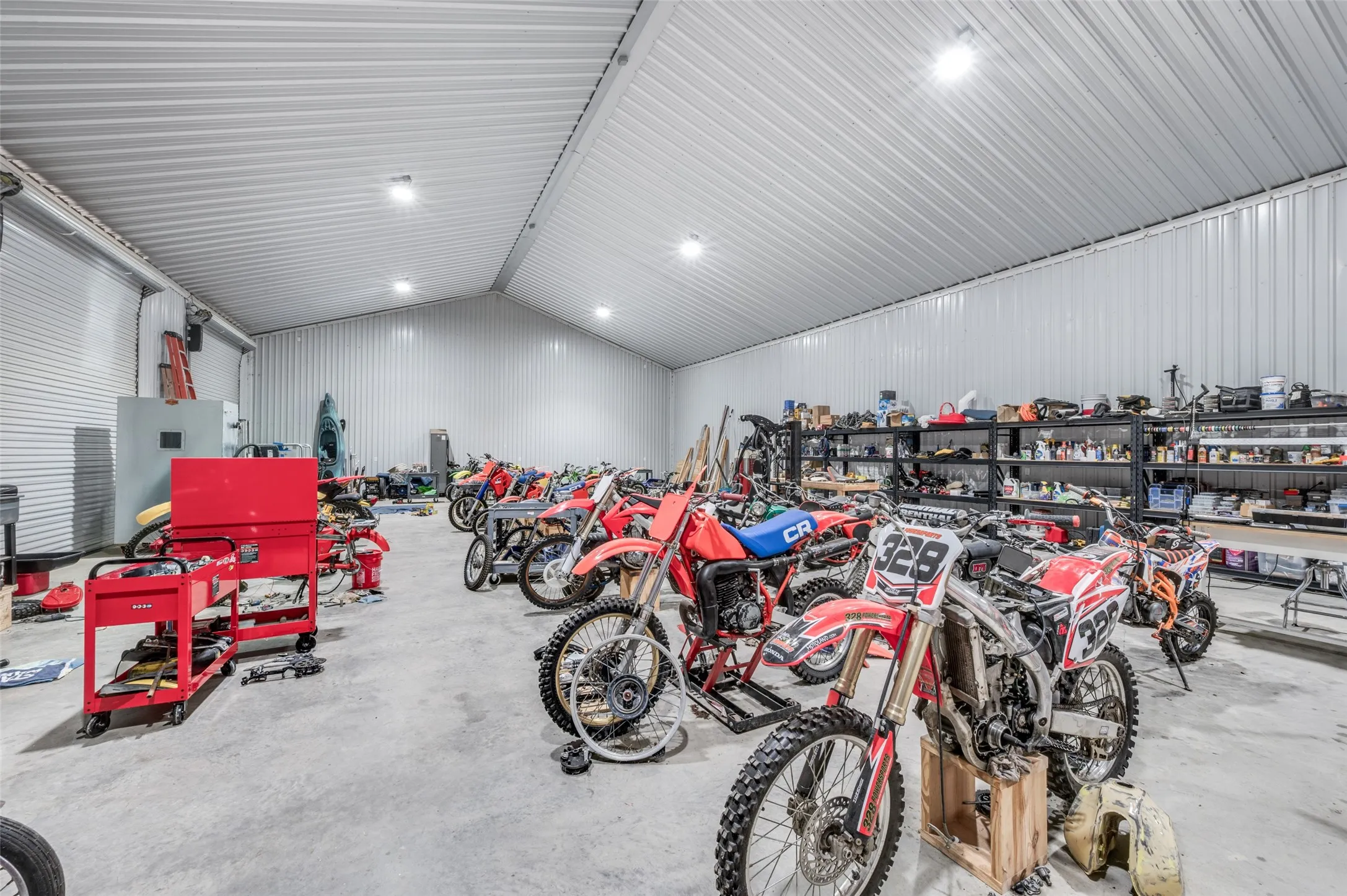 Farm For Sale in Denton County , 5165 Hartlee Field Road, Denton, Texas 76208, 4 Bedrooms, 5 Bathrooms, 4 Garage spaces, 5,621 Sqft, built in 2022, Price $16,500,000, mls#21208110, Real Estate Agent in Denton, Homes For Sale in Denton county, Homes For Sale in Denton, Realtor in Denton Texas, Real Estate Brokerage Independent Realty Texas, Luminita Cordes Realtor