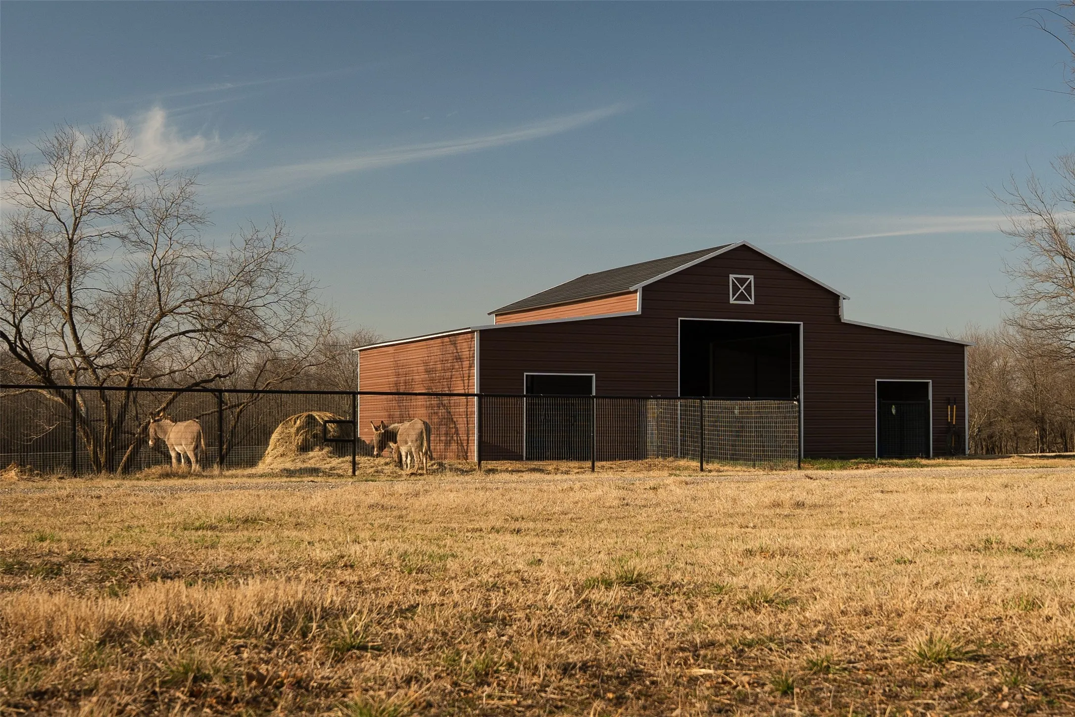 Farm For Sale in Denton County , 5165 Hartlee Field Road, Denton, Texas 76208, 4 Bedrooms, 5 Bathrooms, 4 Garage spaces, 5,621 Sqft, built in 2022, Price $16,500,000, mls#21208110, Real Estate Agent in Denton, Homes For Sale in Denton county, Homes For Sale in Denton, Realtor in Denton Texas, Real Estate Brokerage Independent Realty Texas, Luminita Cordes Realtor