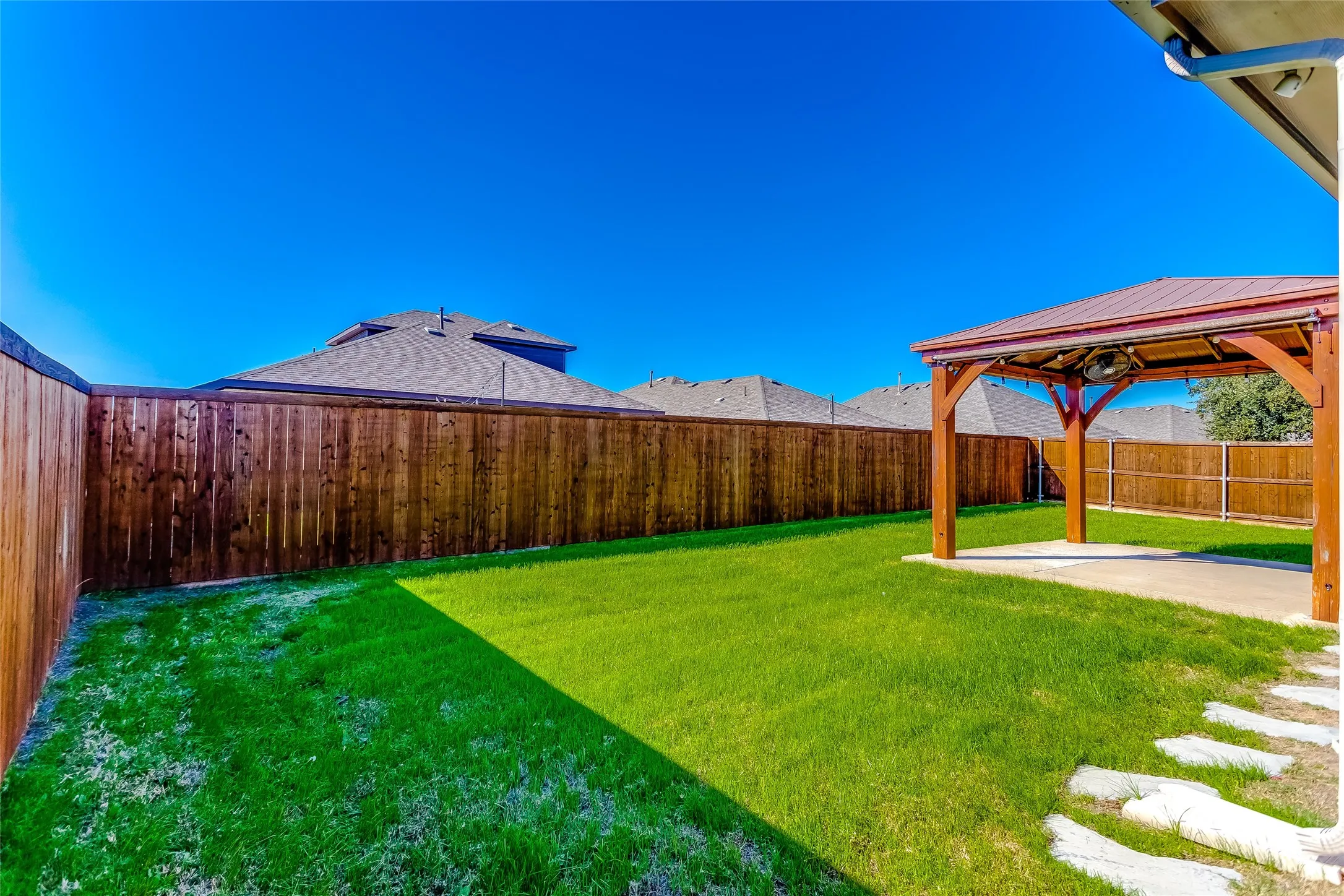 Single Family Residence For Sale in Kaufman County , 2007 Brazoria Drive, Forney, Texas 75126, 4 Bedroom, 3 Bathroom, 2 Garage spaces, 2,584 Sqft, built in 2011, mls#21208120, Real Estate Agent in Forney, Homes For Sale in Kaufman county, Homes For Sale in Forney, Realtor in Forney Texas, Real Estate Brokerage Independent Realty Texas, Luminita Cordes Realtor