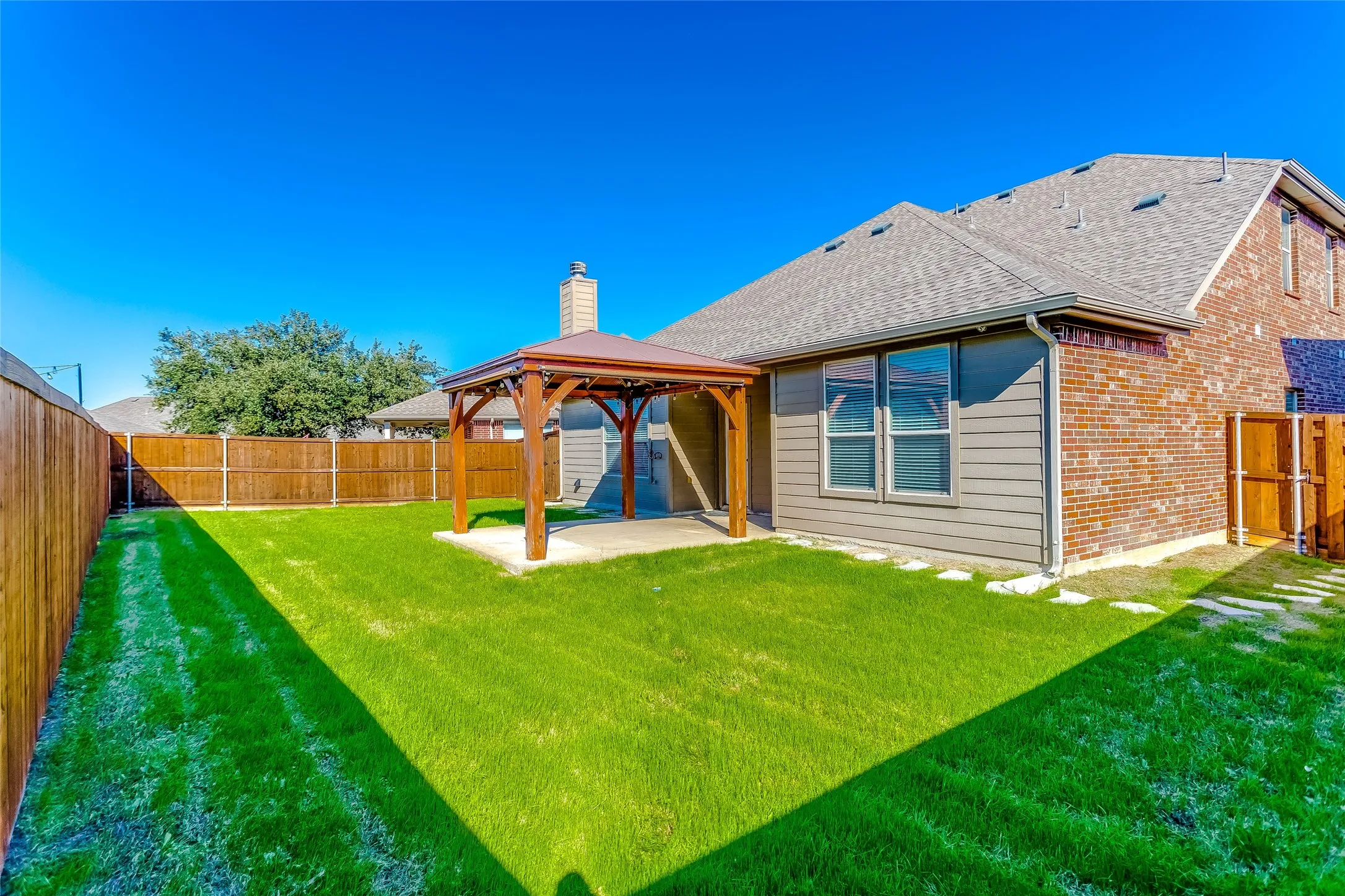 Single Family Residence For Sale in Kaufman County , 2007 Brazoria Drive, Forney, Texas 75126, 4 Bedroom, 3 Bathroom, 2 Garage spaces, 2,584 Sqft, built in 2011, mls#21208120, Real Estate Agent in Forney, Homes For Sale in Kaufman county, Homes For Sale in Forney, Realtor in Forney Texas, Real Estate Brokerage Independent Realty Texas, Luminita Cordes Realtor