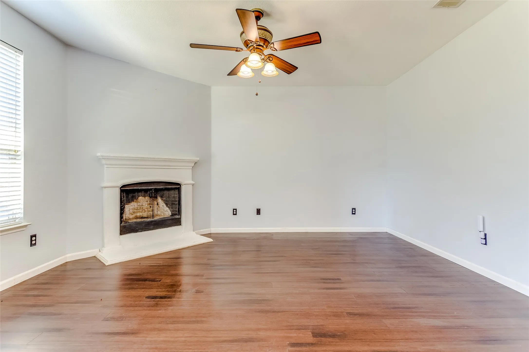 Single Family Residence For Sale in Kaufman County , 2007 Brazoria Drive, Forney, Texas 75126, 4 Bedroom, 3 Bathroom, 2 Garage spaces, 2,584 Sqft, built in 2011, mls#21208120, Real Estate Agent in Forney, Homes For Sale in Kaufman county, Homes For Sale in Forney, Realtor in Forney Texas, Real Estate Brokerage Independent Realty Texas, Luminita Cordes Realtor