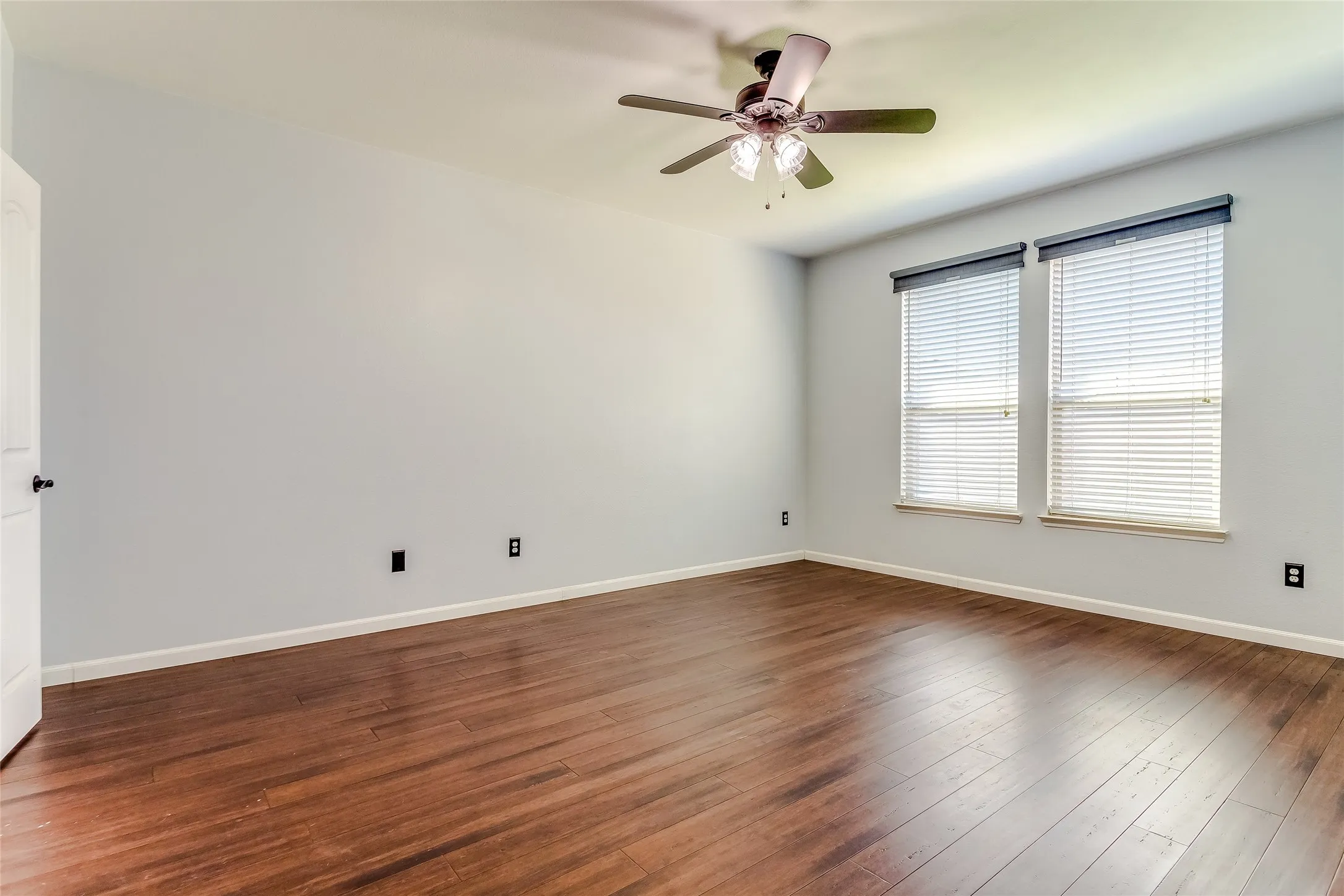 Single Family Residence For Sale in Kaufman County , 2007 Brazoria Drive, Forney, Texas 75126, 4 Bedroom, 3 Bathroom, 2 Garage spaces, 2,584 Sqft, built in 2011, mls#21208120, Real Estate Agent in Forney, Homes For Sale in Kaufman county, Homes For Sale in Forney, Realtor in Forney Texas, Real Estate Brokerage Independent Realty Texas, Luminita Cordes Realtor