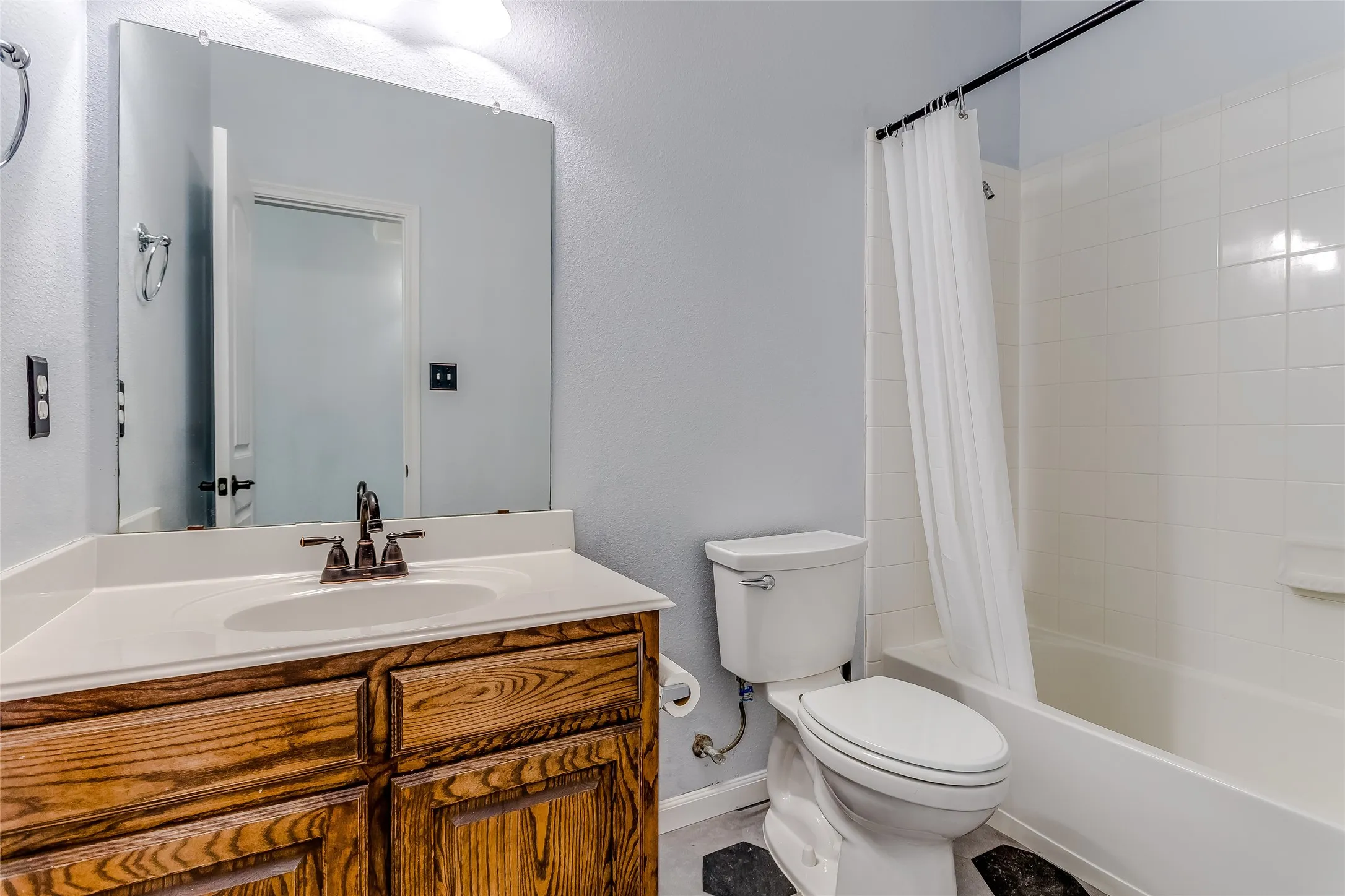 Single Family Residence For Sale in Kaufman County , 2007 Brazoria Drive, Forney, Texas 75126, 4 Bedroom, 3 Bathroom, 2 Garage spaces, 2,584 Sqft, built in 2011, mls#21208120, Real Estate Agent in Forney, Homes For Sale in Kaufman county, Homes For Sale in Forney, Realtor in Forney Texas, Real Estate Brokerage Independent Realty Texas, Luminita Cordes Realtor