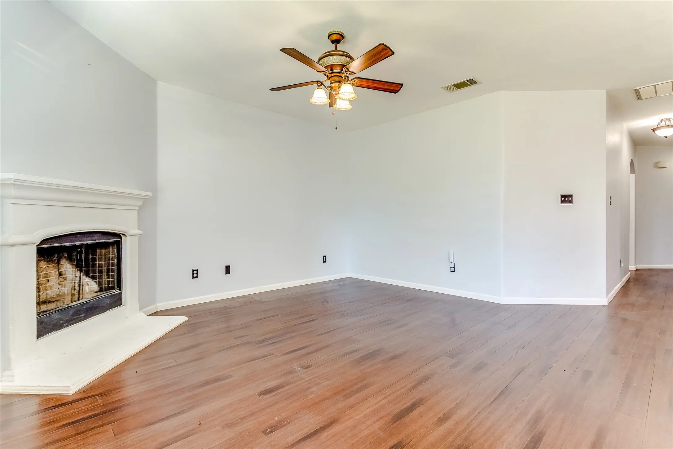 Single Family Residence For Sale in Kaufman County , 2007 Brazoria Drive, Forney, Texas 75126, 4 Bedroom, 3 Bathroom, 2 Garage spaces, 2,584 Sqft, built in 2011, mls#21208120, Real Estate Agent in Forney, Homes For Sale in Kaufman county, Homes For Sale in Forney, Realtor in Forney Texas, Real Estate Brokerage Independent Realty Texas, Luminita Cordes Realtor