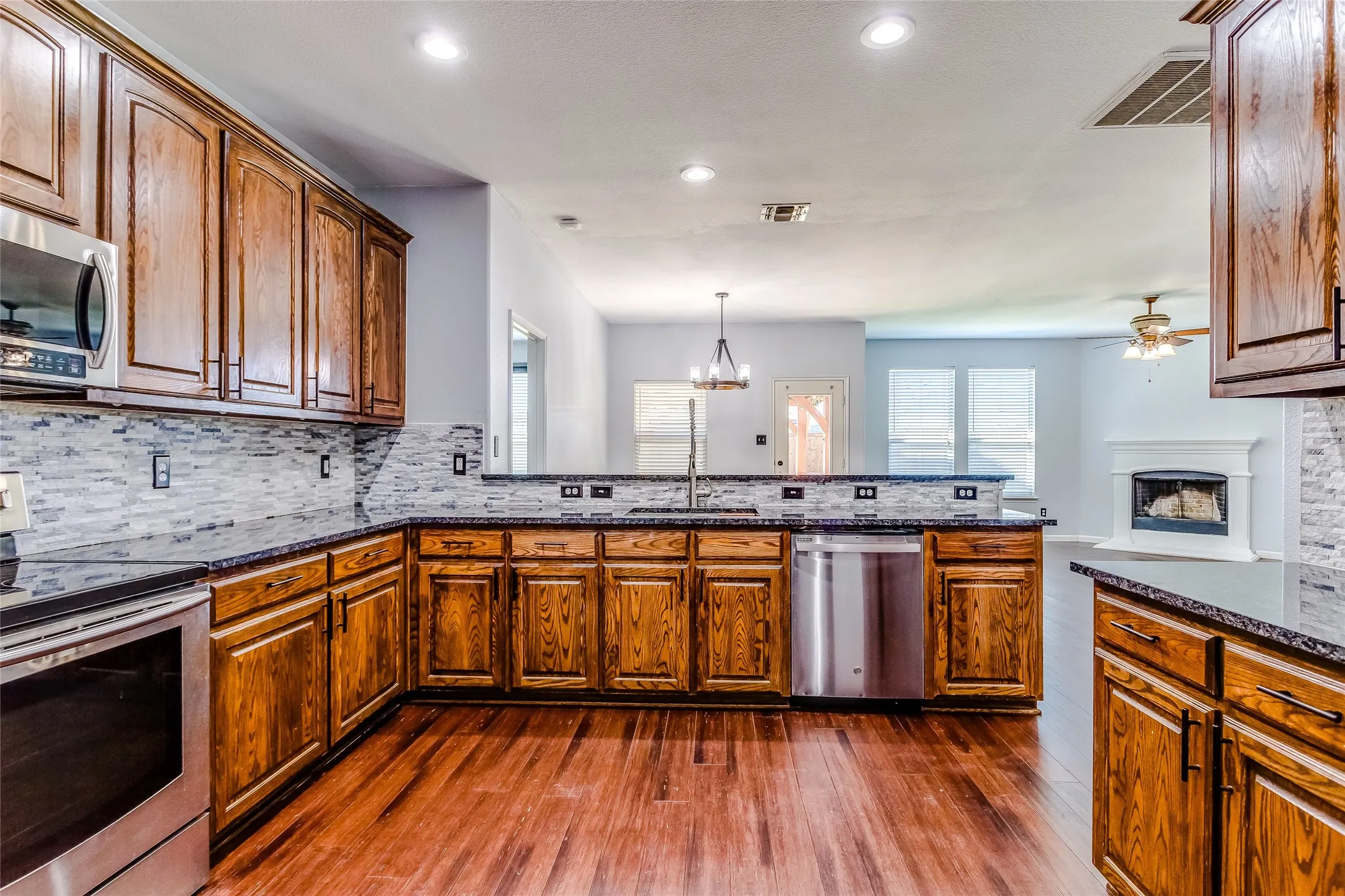 Single Family Residence For Sale in Kaufman County , 2007 Brazoria Drive, Forney, Texas 75126, 4 Bedroom, 3 Bathroom, 2 Garage spaces, 2,584 Sqft, built in 2011, mls#21208120, Real Estate Agent in Forney, Homes For Sale in Kaufman county, Homes For Sale in Forney, Realtor in Forney Texas, Real Estate Brokerage Independent Realty Texas, Luminita Cordes Realtor