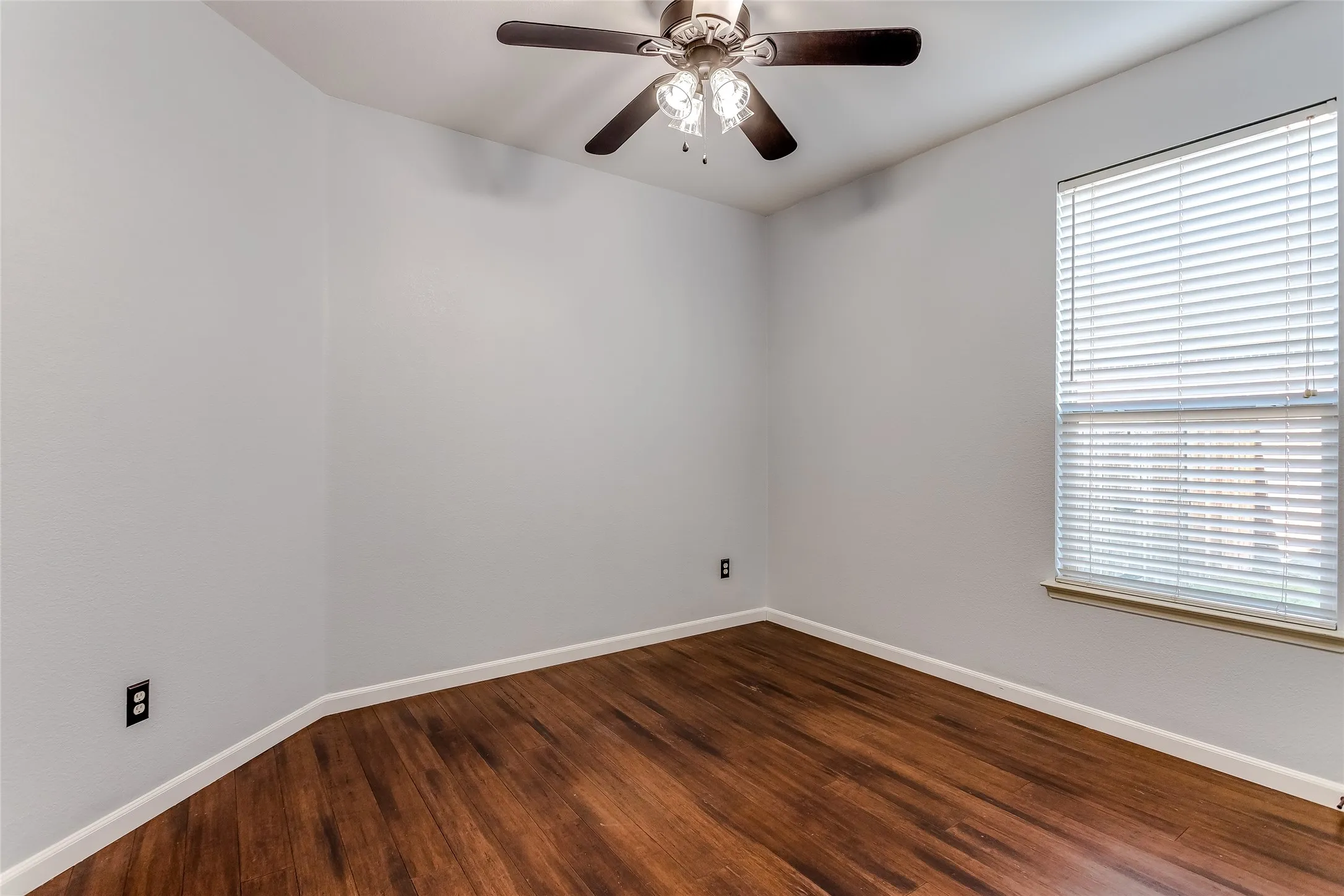 Single Family Residence For Sale in Kaufman County , 2007 Brazoria Drive, Forney, Texas 75126, 4 Bedroom, 3 Bathroom, 2 Garage spaces, 2,584 Sqft, built in 2011, mls#21208120, Real Estate Agent in Forney, Homes For Sale in Kaufman county, Homes For Sale in Forney, Realtor in Forney Texas, Real Estate Brokerage Independent Realty Texas, Luminita Cordes Realtor