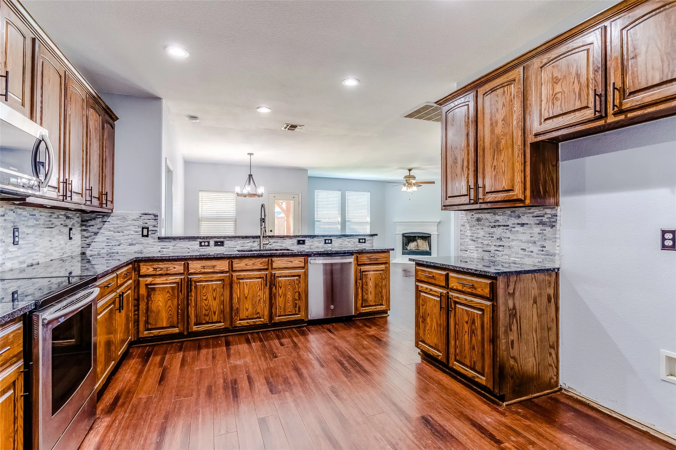 Single Family Residence For Sale in Kaufman County , 2007 Brazoria Drive, Forney, Texas 75126, 4 Bedroom, 3 Bathroom, 2 Garage spaces, 2,584 Sqft, built in 2011, mls#21208120, Real Estate Agent in Forney, Homes For Sale in Kaufman county, Homes For Sale in Forney, Realtor in Forney Texas, Real Estate Brokerage Independent Realty Texas, Luminita Cordes Realtor