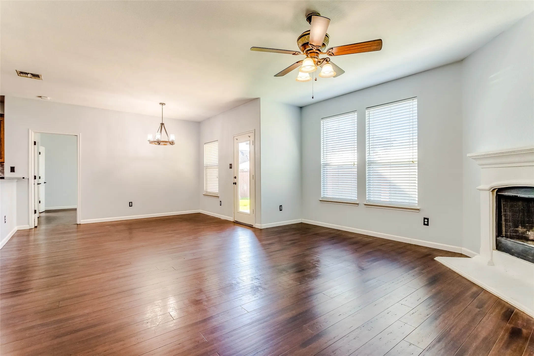 Single Family Residence For Sale in Kaufman County , 2007 Brazoria Drive, Forney, Texas 75126, 4 Bedroom, 3 Bathroom, 2 Garage spaces, 2,584 Sqft, built in 2011, mls#21208120, Real Estate Agent in Forney, Homes For Sale in Kaufman county, Homes For Sale in Forney, Realtor in Forney Texas, Real Estate Brokerage Independent Realty Texas, Luminita Cordes Realtor