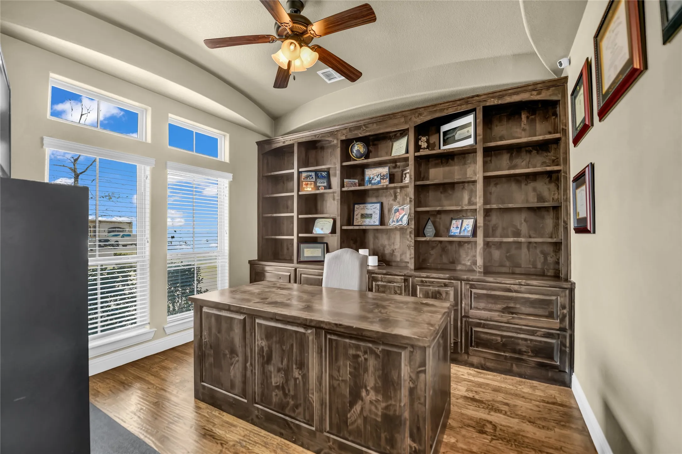 Single Family Residence For Sale in Parker County , 108 Buchanan Court, Aledo, Texas 76008, 4 Bedroom, 5 Bathroom, 3 Garage spaces, 4,686 Sqft, built in 2015, Price $1,459,000, mls#21207384, Real Estate Agent in Aledo, Homes For Sale in Parker county, Homes For Sale in Aledo, Realtor in Aledo Texas, Real Estate Brokerage Independent Realty Texas, Luminita Cordes Realtor
