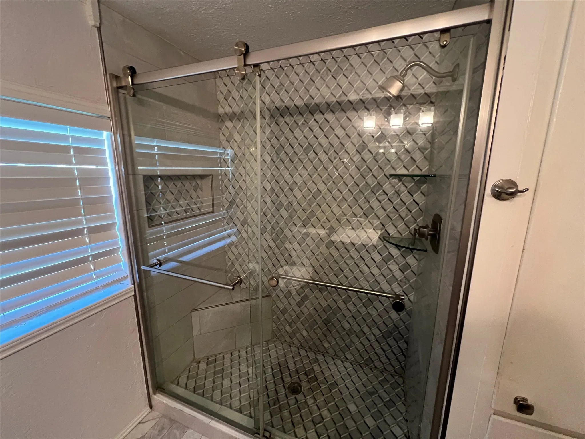 Single Family Residence For Sale in Grayson County , 533 E Sears Street, Denison, Texas 75021, 3 Bedroom, 1 Bathroom, Garage spaces, 1,303 Sqft, built in 1950, Preowned, mls#21206951, Real Estate Agent in Denison, Homes For Sale in Grayson county, Homes For Sale in Denison, Realtor in Denison Texas, Real Estate Brokerage Independent Realty Texas, Luminita Cordes Realtor
