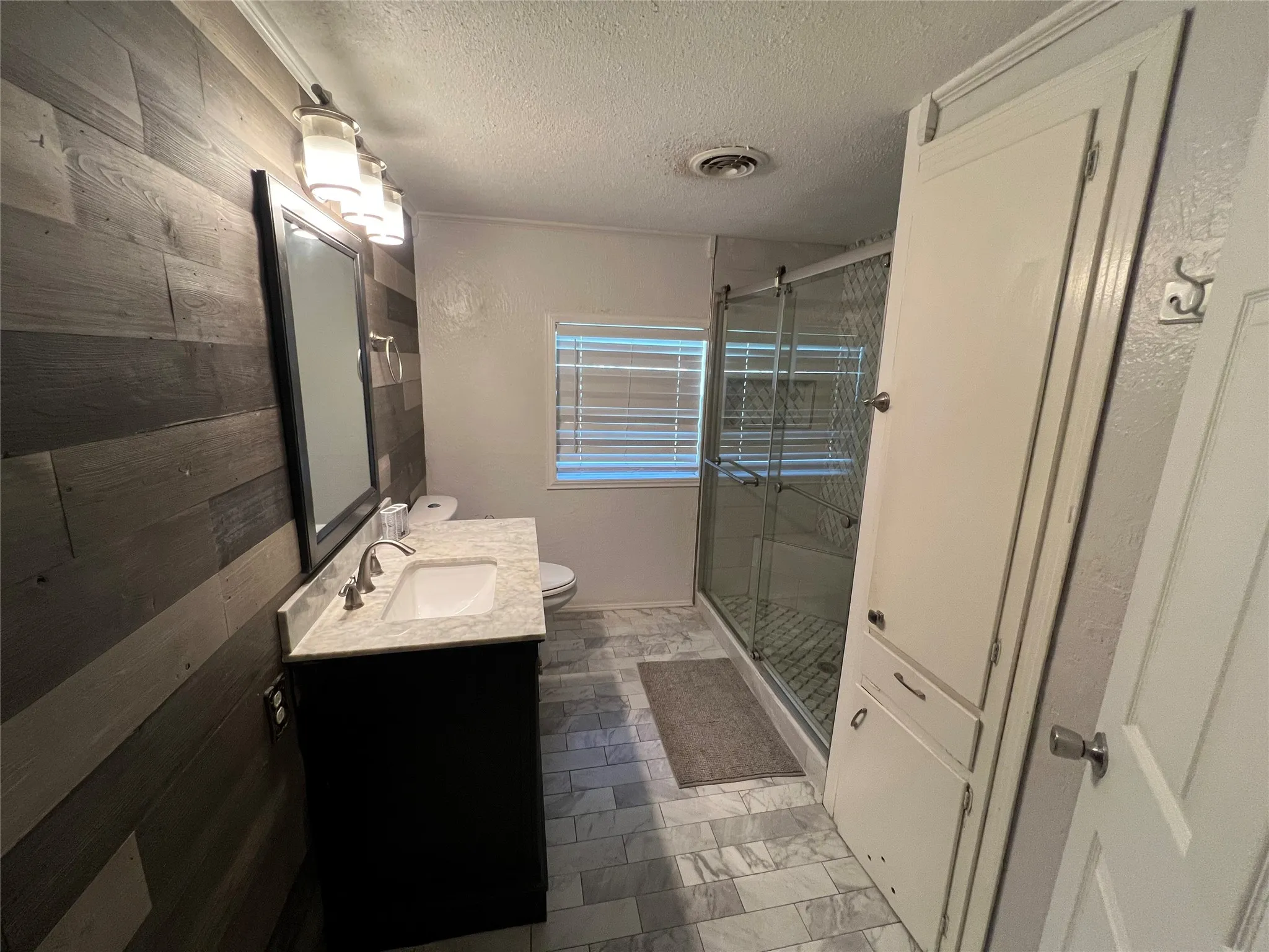 Single Family Residence For Sale in Grayson County , 533 E Sears Street, Denison, Texas 75021, 3 Bedroom, 1 Bathroom, Garage spaces, 1,303 Sqft, built in 1950, Preowned, mls#21206951, Real Estate Agent in Denison, Homes For Sale in Grayson county, Homes For Sale in Denison, Realtor in Denison Texas, Real Estate Brokerage Independent Realty Texas, Luminita Cordes Realtor