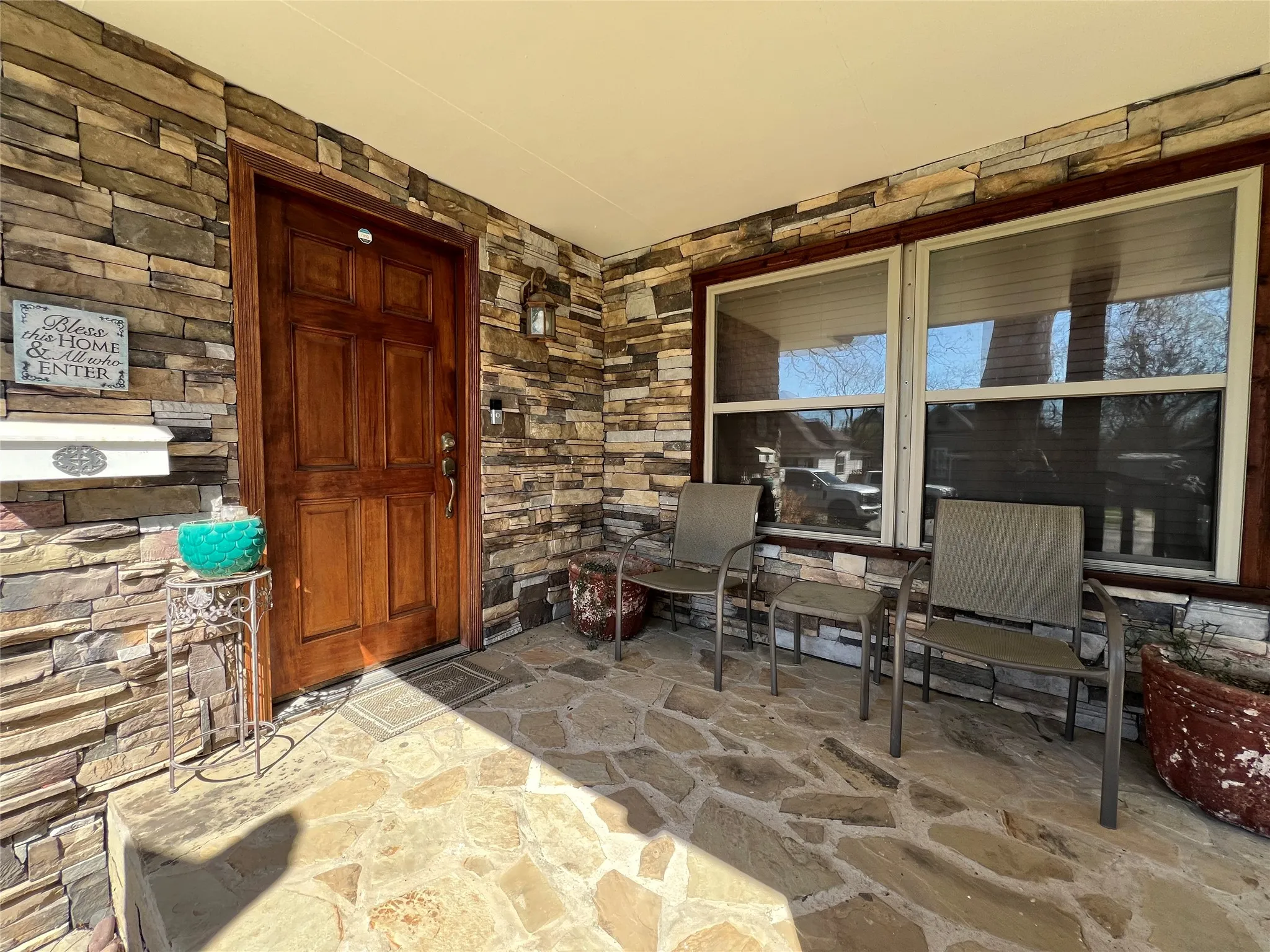 Single Family Residence For Sale in Grayson County , 533 E Sears Street, Denison, Texas 75021, 3 Bedroom, 1 Bathroom, Garage spaces, 1,303 Sqft, built in 1950, Preowned, mls#21206951, Real Estate Agent in Denison, Homes For Sale in Grayson county, Homes For Sale in Denison, Realtor in Denison Texas, Real Estate Brokerage Independent Realty Texas, Luminita Cordes Realtor