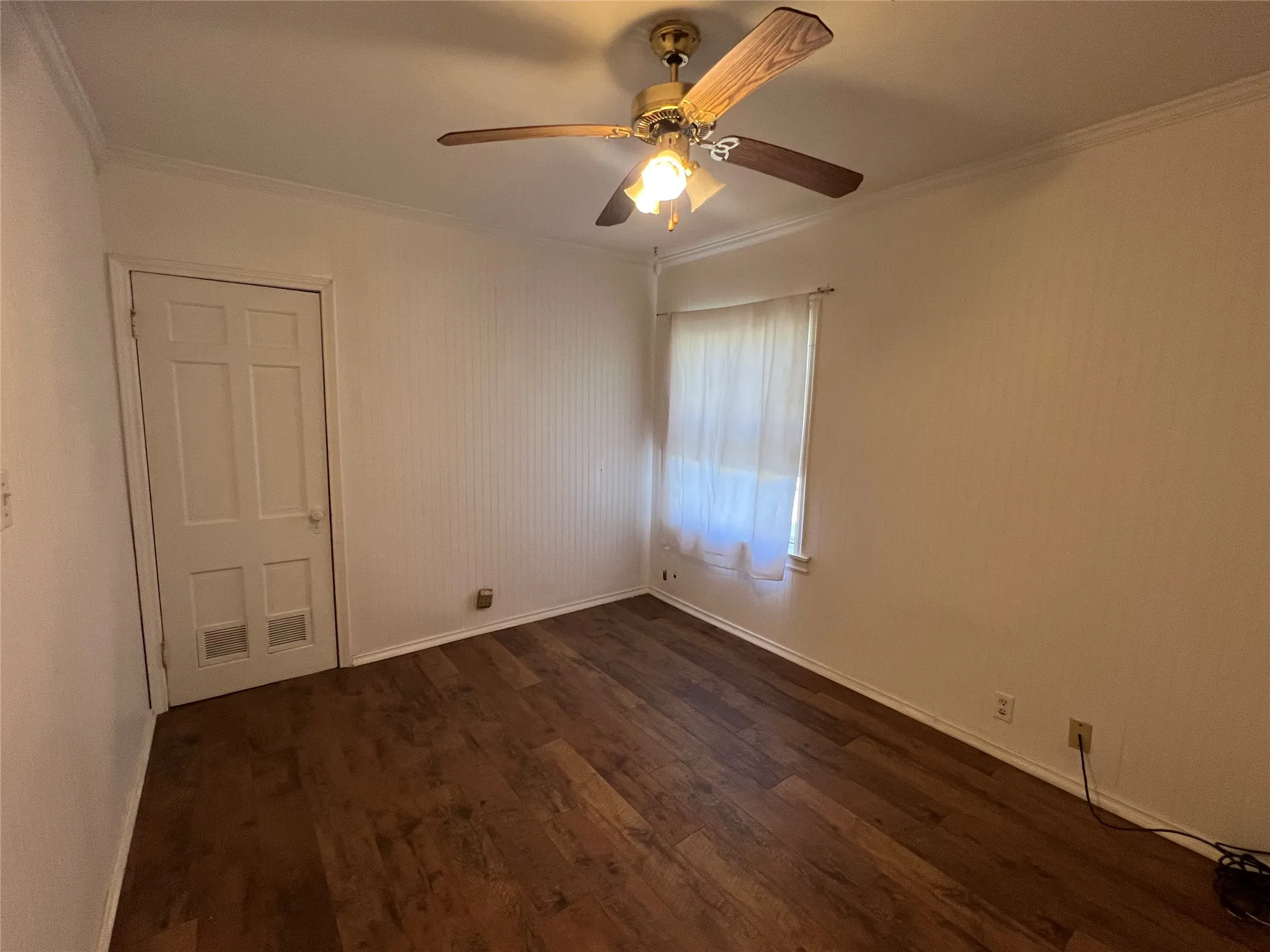 Single Family Residence For Sale in Grayson County , 533 E Sears Street, Denison, Texas 75021, 3 Bedroom, 1 Bathroom, Garage spaces, 1,303 Sqft, built in 1950, Preowned, mls#21206951, Real Estate Agent in Denison, Homes For Sale in Grayson county, Homes For Sale in Denison, Realtor in Denison Texas, Real Estate Brokerage Independent Realty Texas, Luminita Cordes Realtor