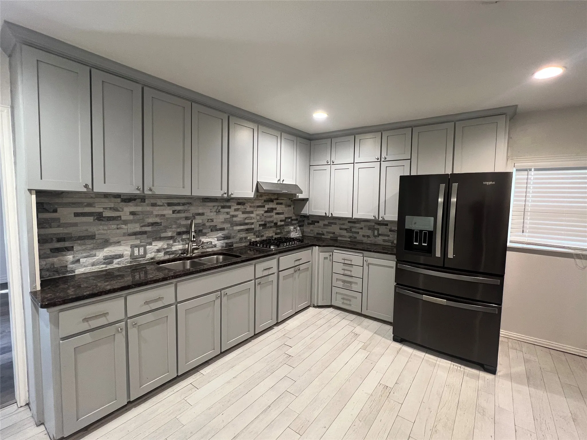 Single Family Residence For Sale in Grayson County , 533 E Sears Street, Denison, Texas 75021, 3 Bedroom, 1 Bathroom, Garage spaces, 1,303 Sqft, built in 1950, Preowned, mls#21206951, Real Estate Agent in Denison, Homes For Sale in Grayson county, Homes For Sale in Denison, Realtor in Denison Texas, Real Estate Brokerage Independent Realty Texas, Luminita Cordes Realtor