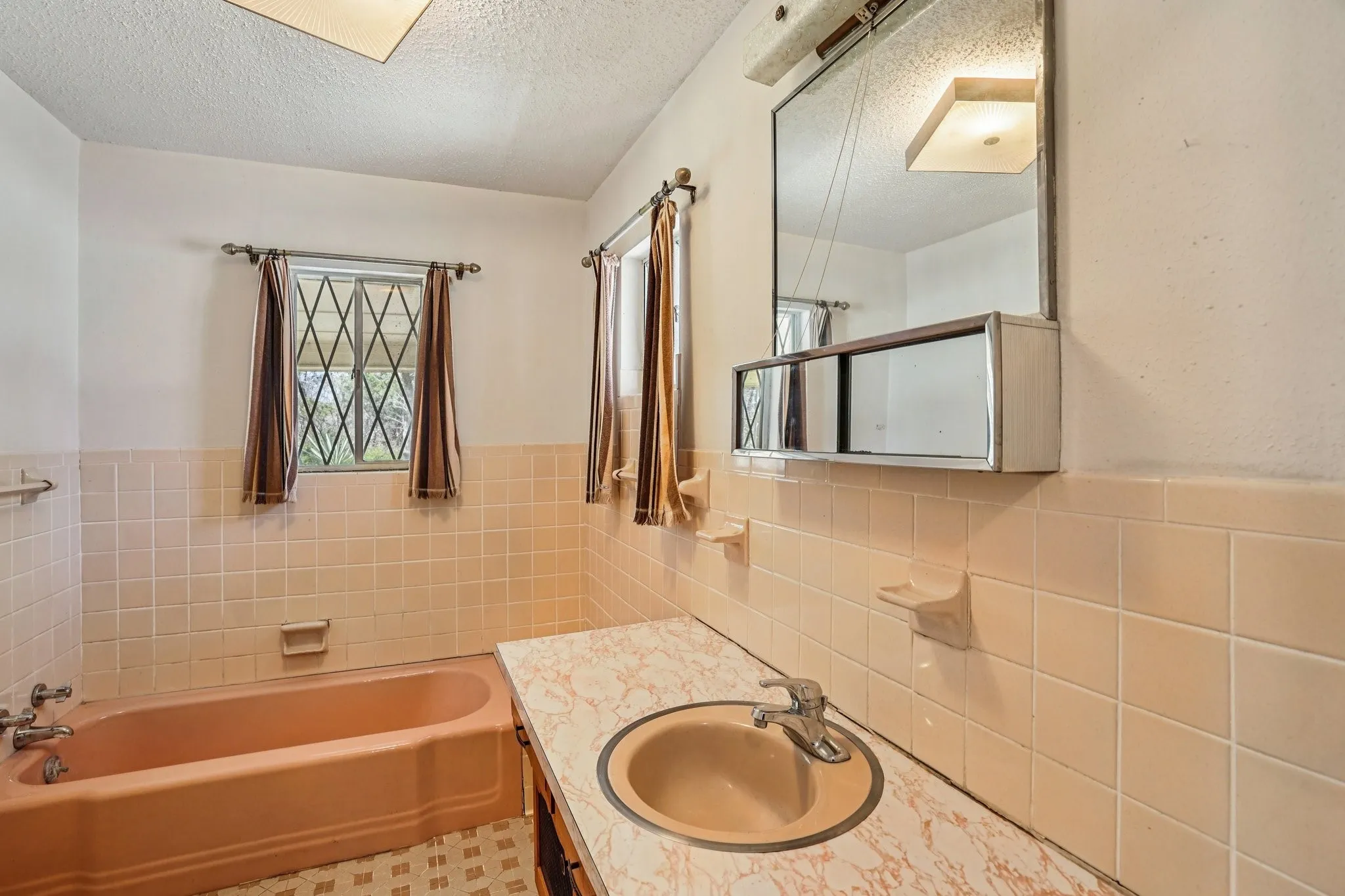 Single Family Residence For Sale in Dallas County , 1215 Hill City Drive, Duncanville, Texas 75116, 4 Bedroom, 3 Bathroom, 2 Garage spaces, 4,320 Sqft, built in 1971, mls#21208185, Real Estate Agent in Duncanville, Homes For Sale in Dallas county, Homes For Sale in Duncanville, Realtor in Duncanville Texas, Real Estate Brokerage Independent Realty Texas, Luminita Cordes Realtor