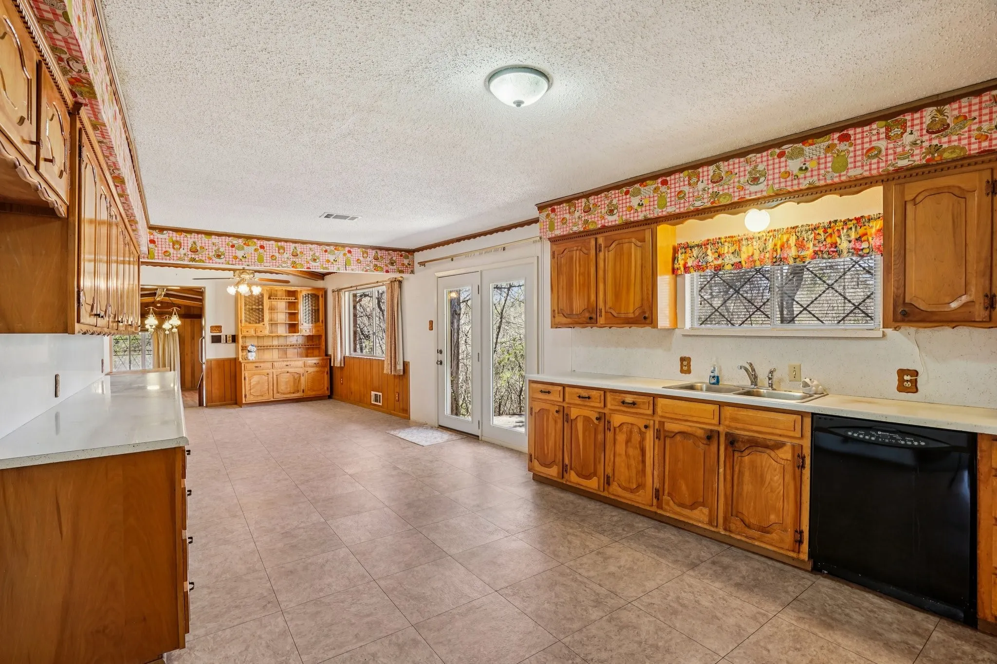 Single Family Residence For Sale in Dallas County , 1215 Hill City Drive, Duncanville, Texas 75116, 4 Bedroom, 3 Bathroom, 2 Garage spaces, 4,320 Sqft, built in 1971, mls#21208185, Real Estate Agent in Duncanville, Homes For Sale in Dallas county, Homes For Sale in Duncanville, Realtor in Duncanville Texas, Real Estate Brokerage Independent Realty Texas, Luminita Cordes Realtor