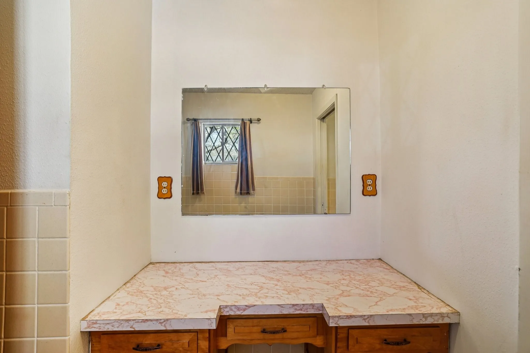 Single Family Residence For Sale in Dallas County , 1215 Hill City Drive, Duncanville, Texas 75116, 4 Bedroom, 3 Bathroom, 2 Garage spaces, 4,320 Sqft, built in 1971, mls#21208185, Real Estate Agent in Duncanville, Homes For Sale in Dallas county, Homes For Sale in Duncanville, Realtor in Duncanville Texas, Real Estate Brokerage Independent Realty Texas, Luminita Cordes Realtor