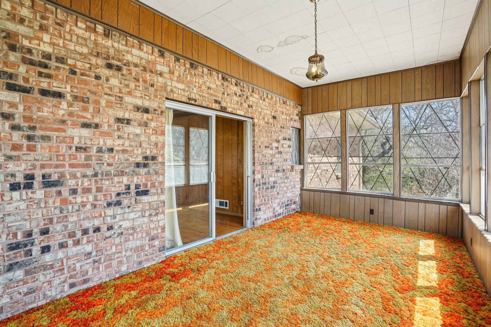 Single Family Residence For Sale in Dallas County , 1215 Hill City Drive, Duncanville, Texas 75116, 4 Bedroom, 3 Bathroom, 2 Garage spaces, 4,320 Sqft, built in 1971, mls#21208185, Real Estate Agent in Duncanville, Homes For Sale in Dallas county, Homes For Sale in Duncanville, Realtor in Duncanville Texas, Real Estate Brokerage Independent Realty Texas, Luminita Cordes Realtor