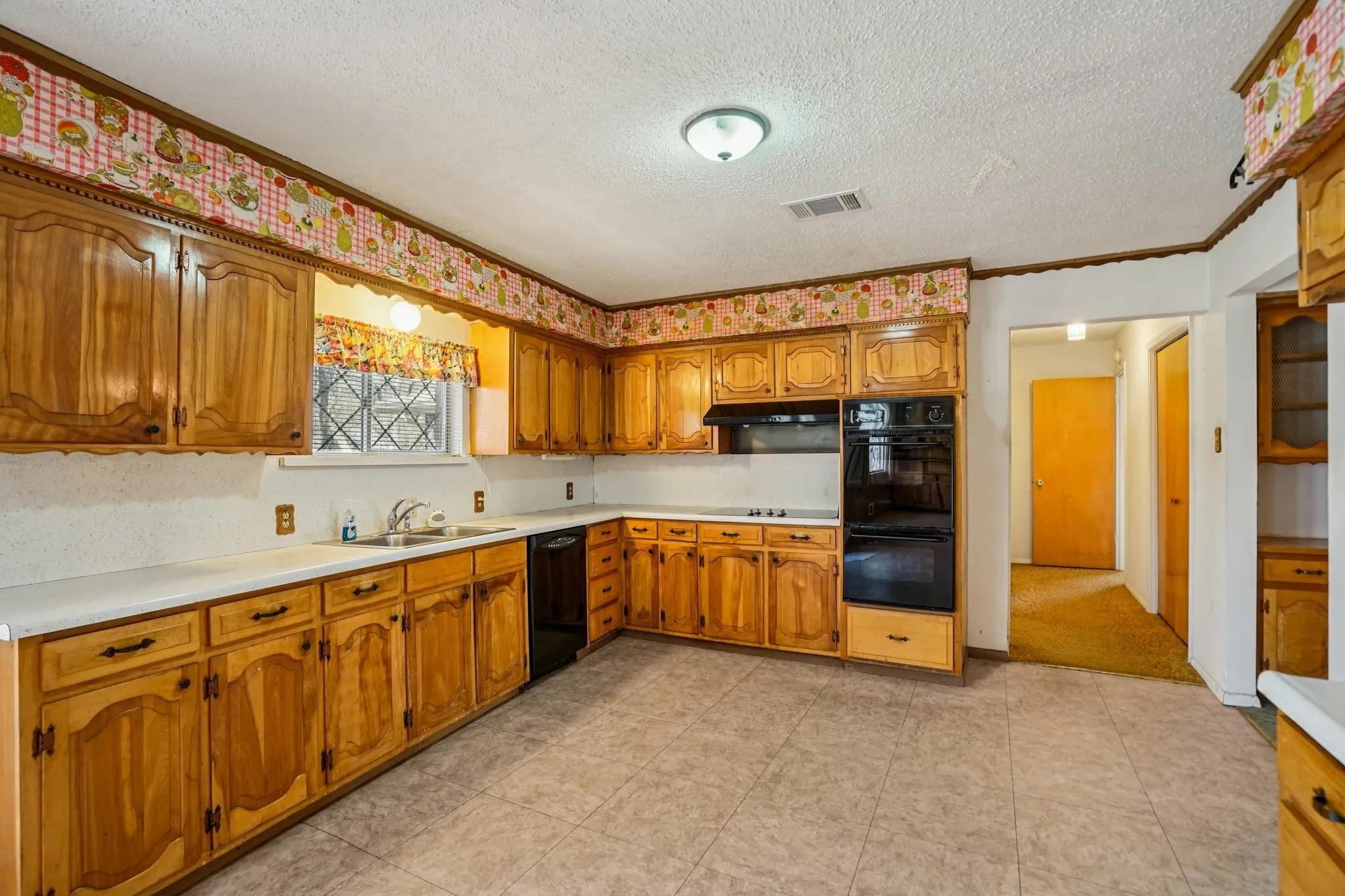 Single Family Residence For Sale in Dallas County , 1215 Hill City Drive, Duncanville, Texas 75116, 4 Bedroom, 3 Bathroom, 2 Garage spaces, 4,320 Sqft, built in 1971, mls#21208185, Real Estate Agent in Duncanville, Homes For Sale in Dallas county, Homes For Sale in Duncanville, Realtor in Duncanville Texas, Real Estate Brokerage Independent Realty Texas, Luminita Cordes Realtor