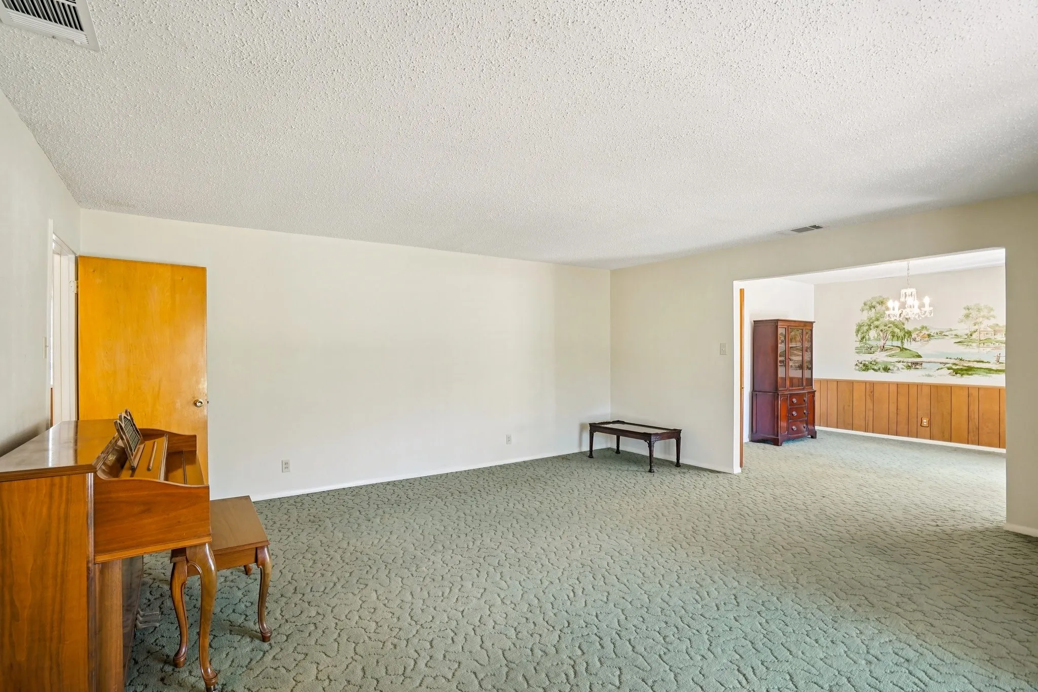 Single Family Residence For Sale in Dallas County , 1215 Hill City Drive, Duncanville, Texas 75116, 4 Bedroom, 3 Bathroom, 2 Garage spaces, 4,320 Sqft, built in 1971, mls#21208185, Real Estate Agent in Duncanville, Homes For Sale in Dallas county, Homes For Sale in Duncanville, Realtor in Duncanville Texas, Real Estate Brokerage Independent Realty Texas, Luminita Cordes Realtor
