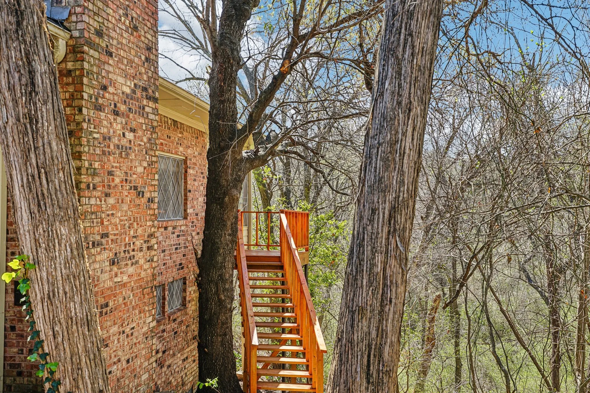 Single Family Residence For Sale in Dallas County , 1215 Hill City Drive, Duncanville, Texas 75116, 4 Bedroom, 3 Bathroom, 2 Garage spaces, 4,320 Sqft, built in 1971, mls#21208185, Real Estate Agent in Duncanville, Homes For Sale in Dallas county, Homes For Sale in Duncanville, Realtor in Duncanville Texas, Real Estate Brokerage Independent Realty Texas, Luminita Cordes Realtor